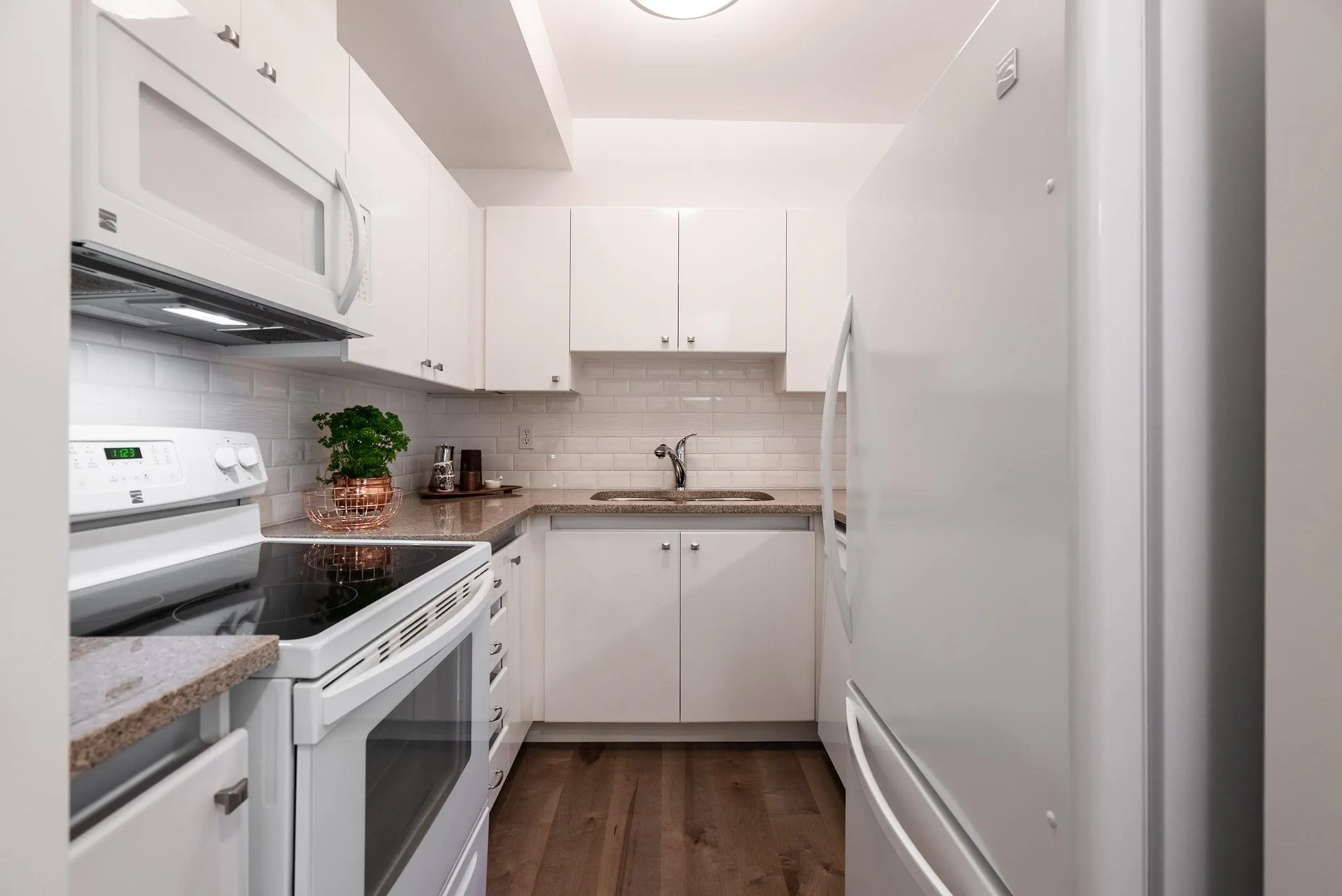 304 1928 Nelson Street