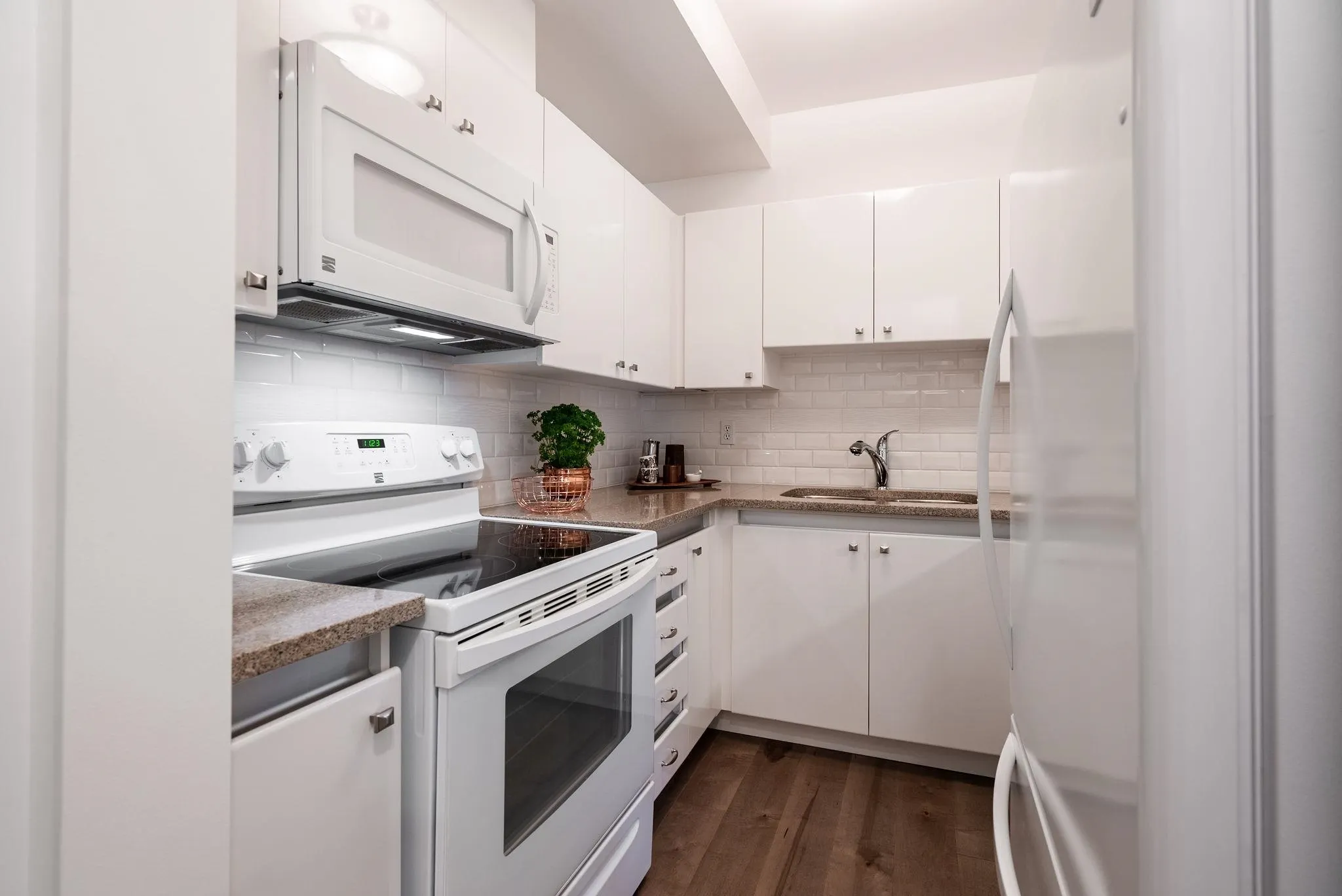 304 1928 Nelson Street