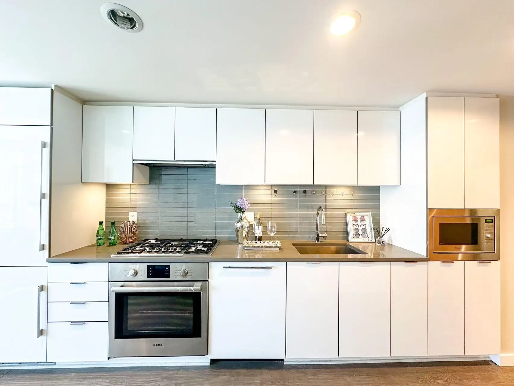 1103 8333 Sweet Avenue