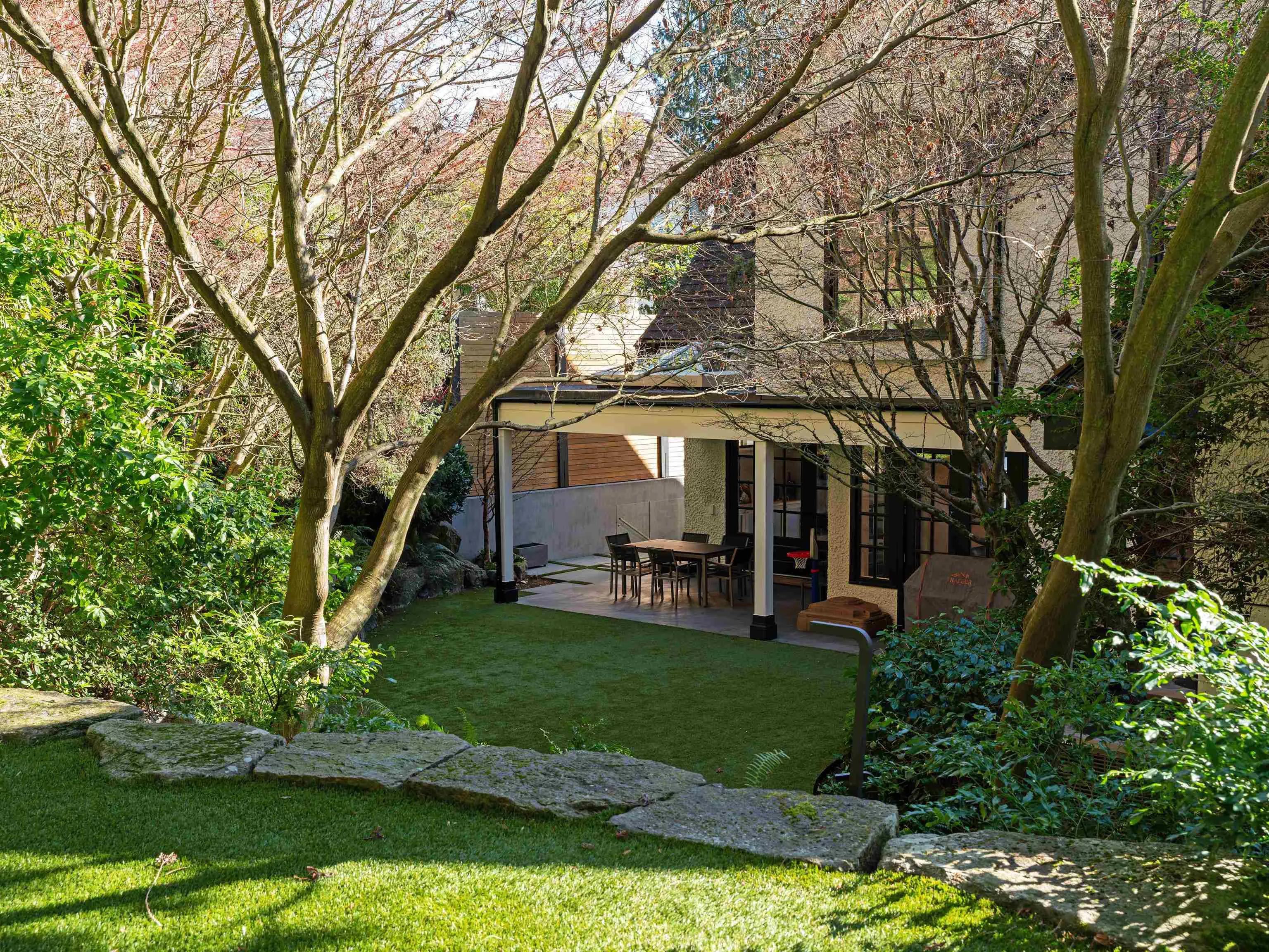 2985 Altamont Crescent