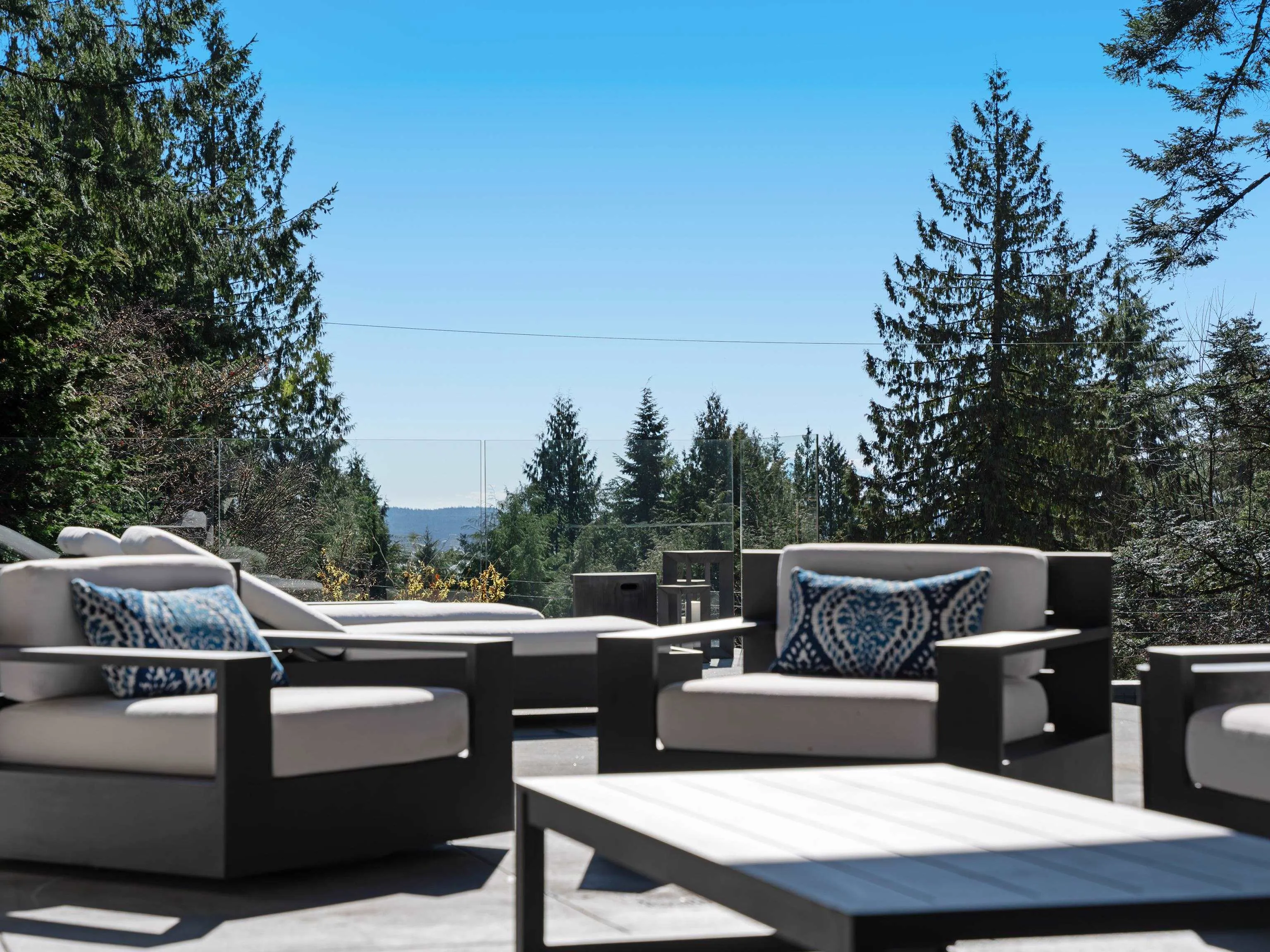 2985 Altamont Crescent