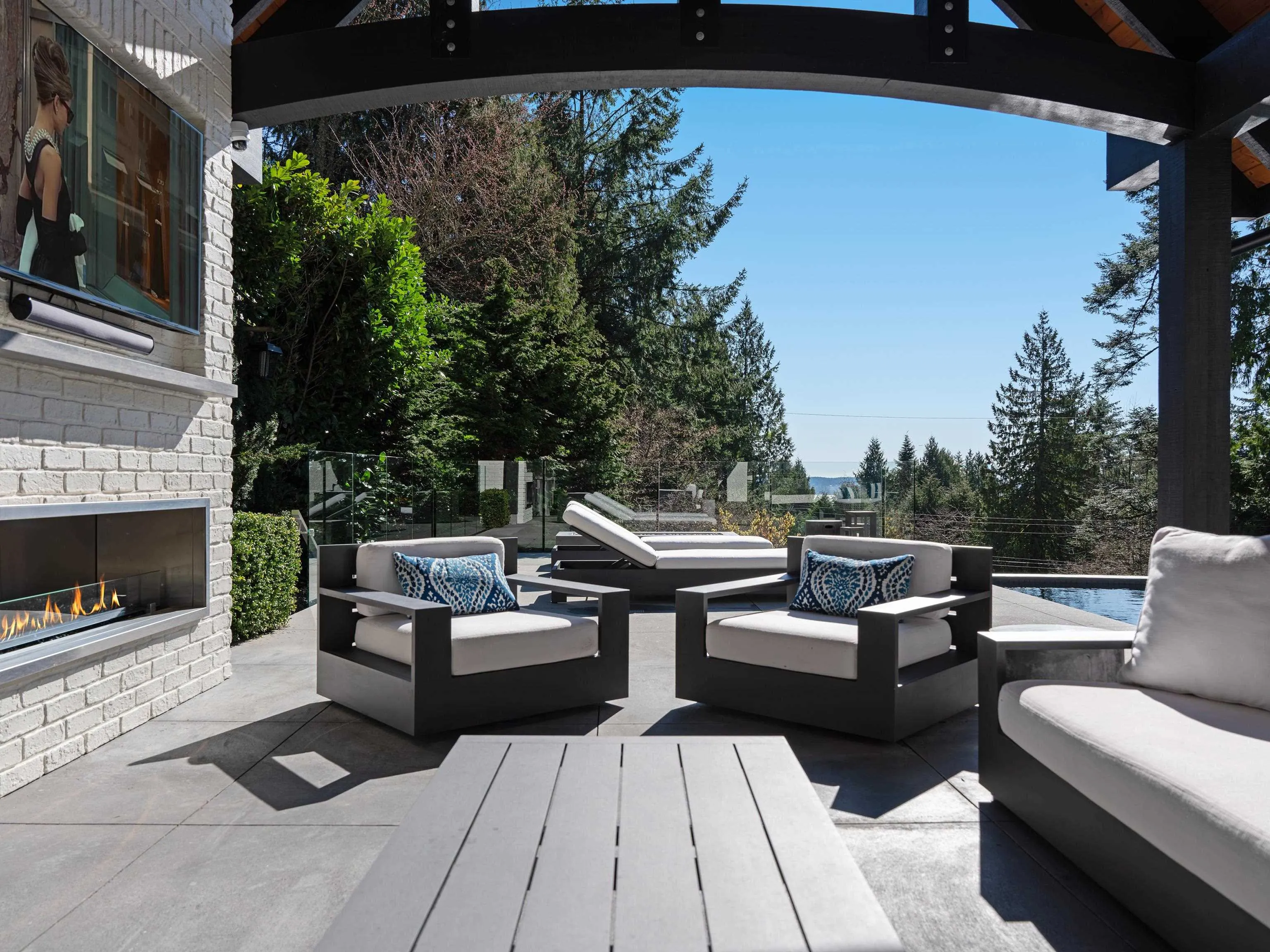 2985 Altamont Crescent