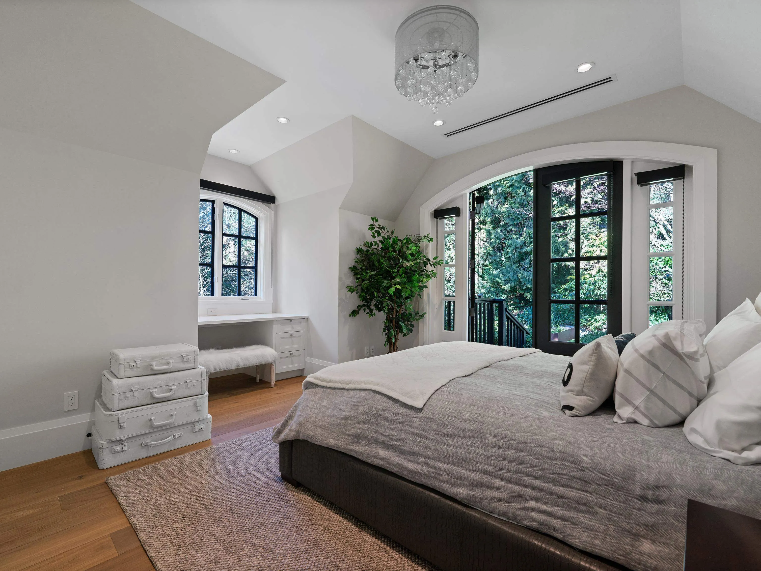 2985 Altamont Crescent