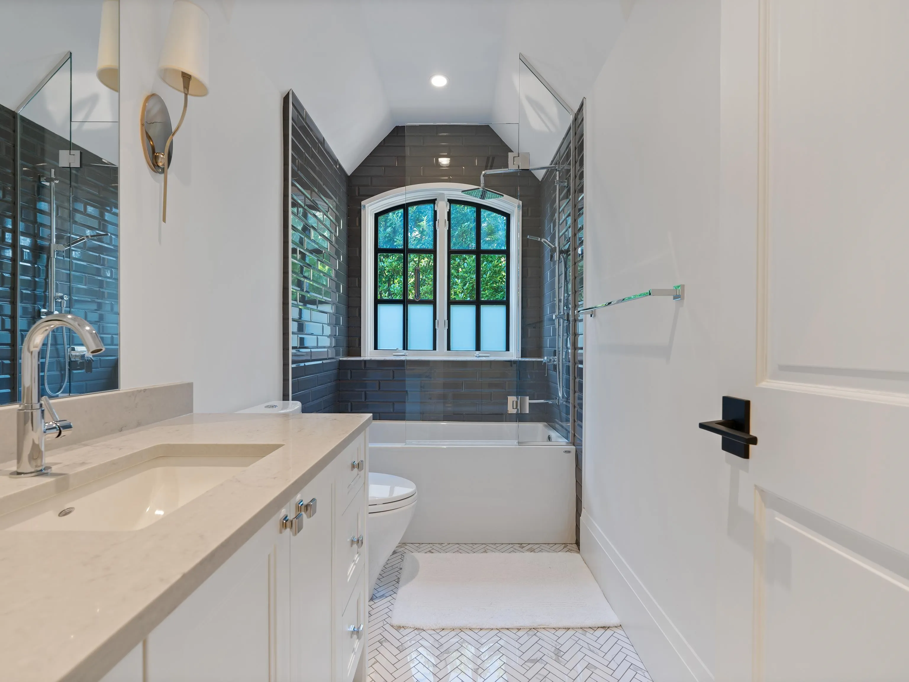 2985 Altamont Crescent