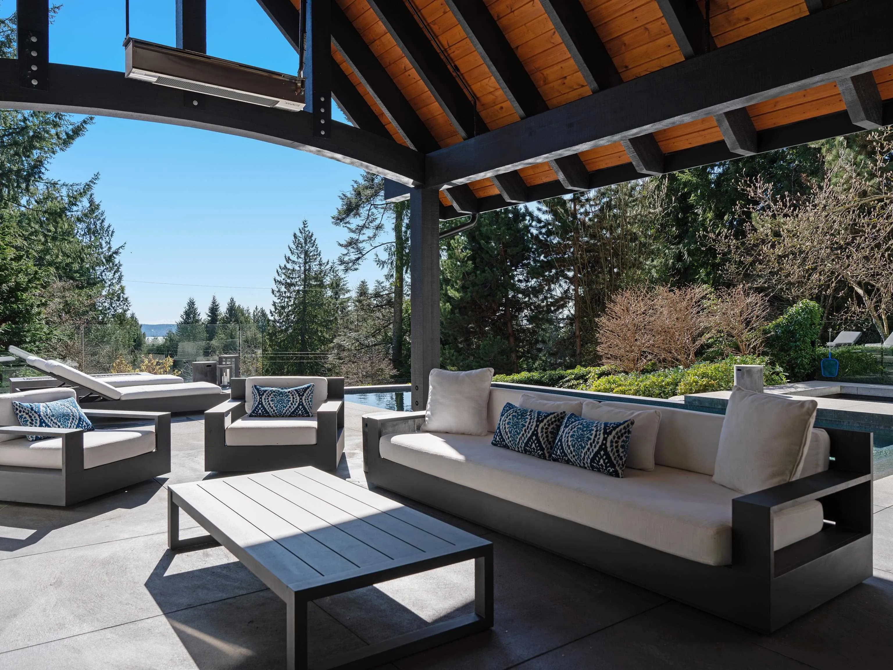 2985 Altamont Crescent