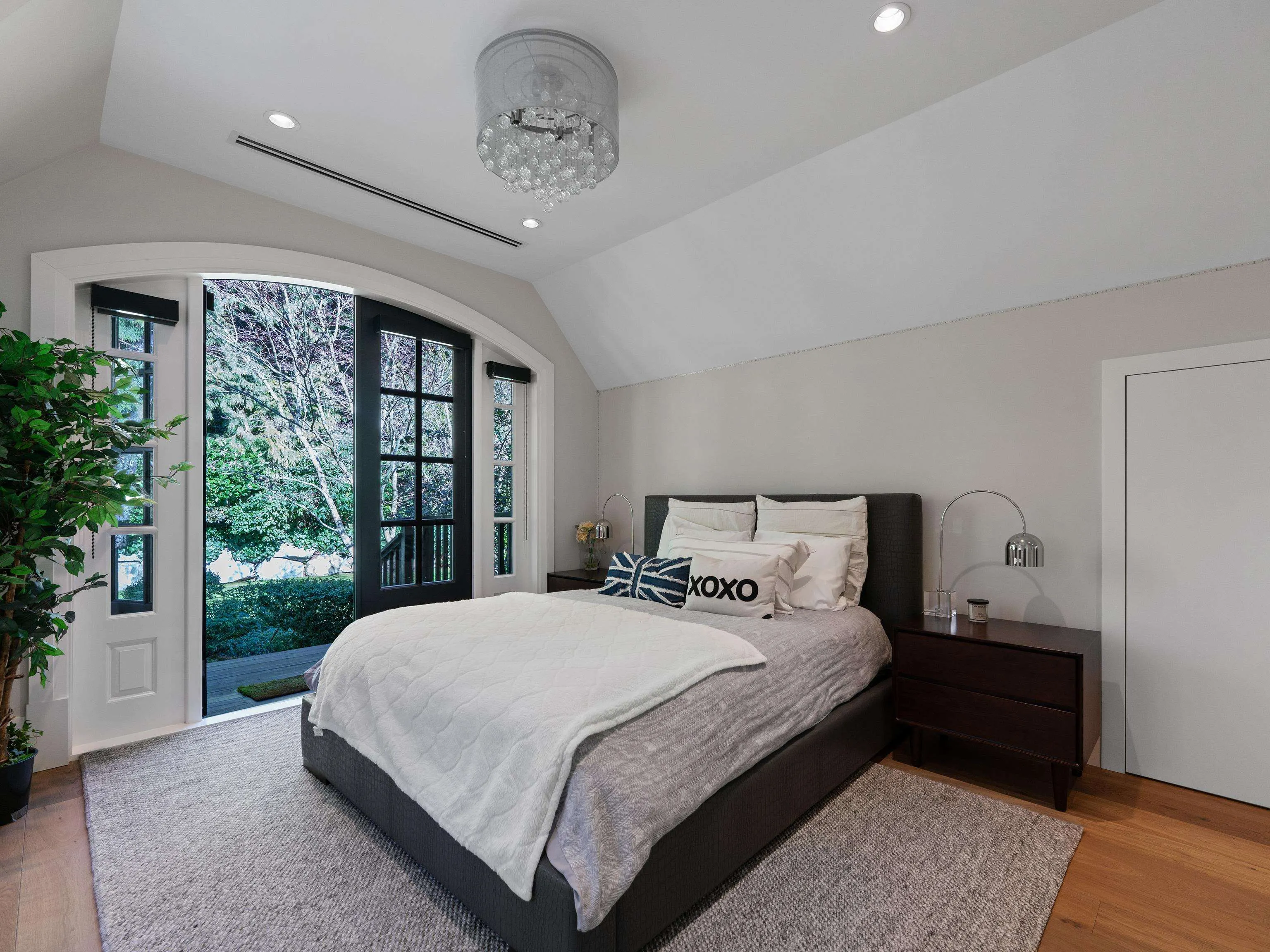 2985 Altamont Crescent