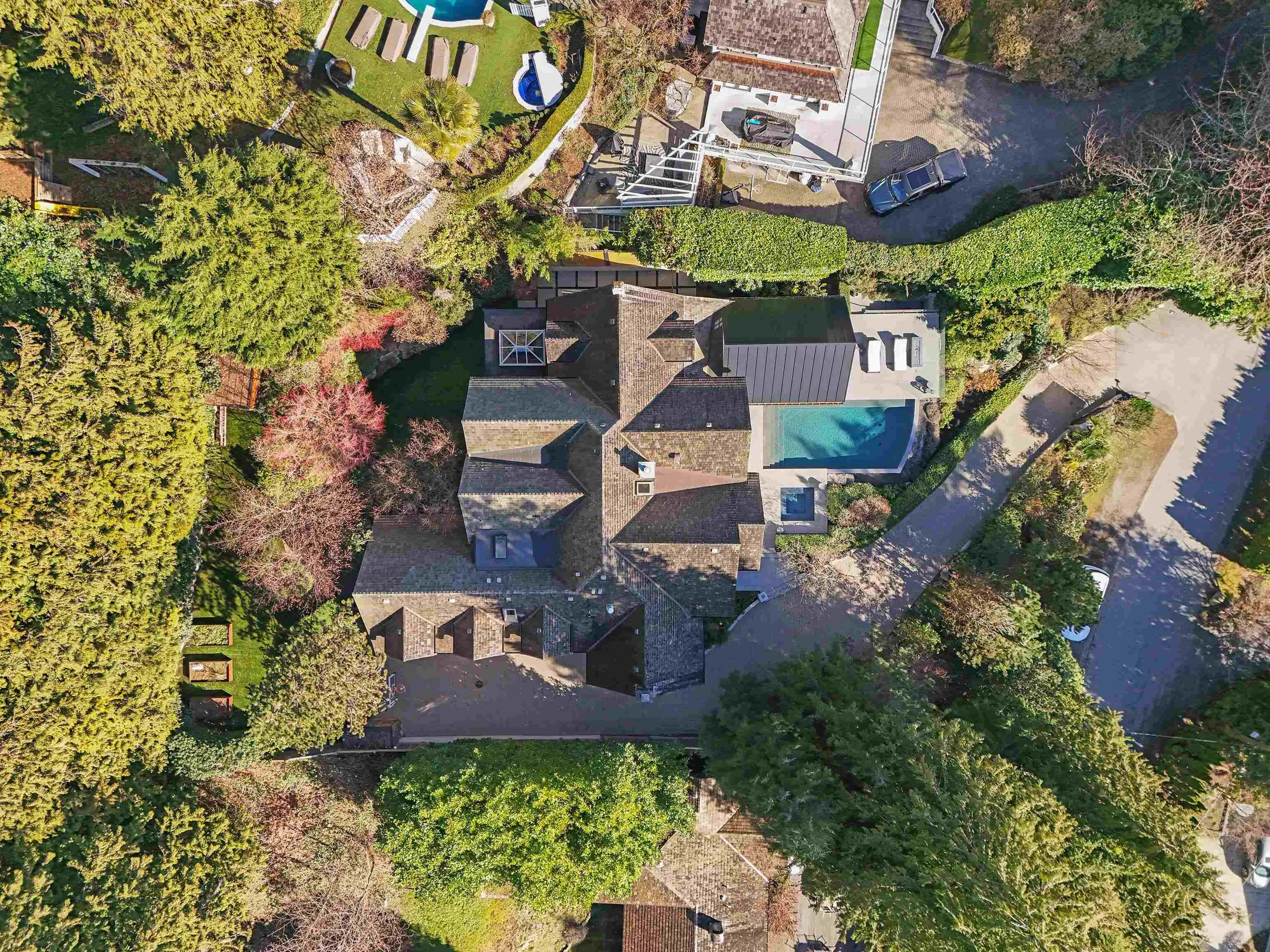 2985 Altamont Crescent