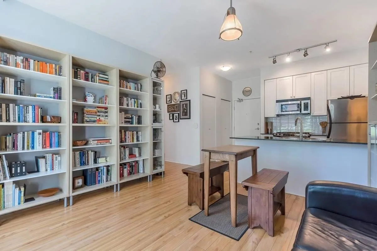 304 480 Robson Street