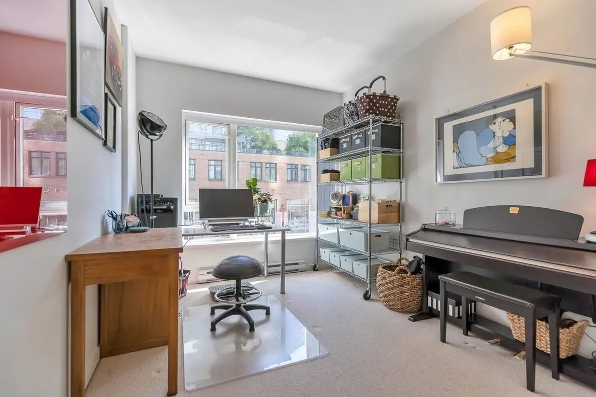 304 480 Robson Street