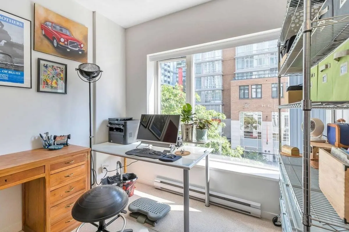 304 480 Robson Street