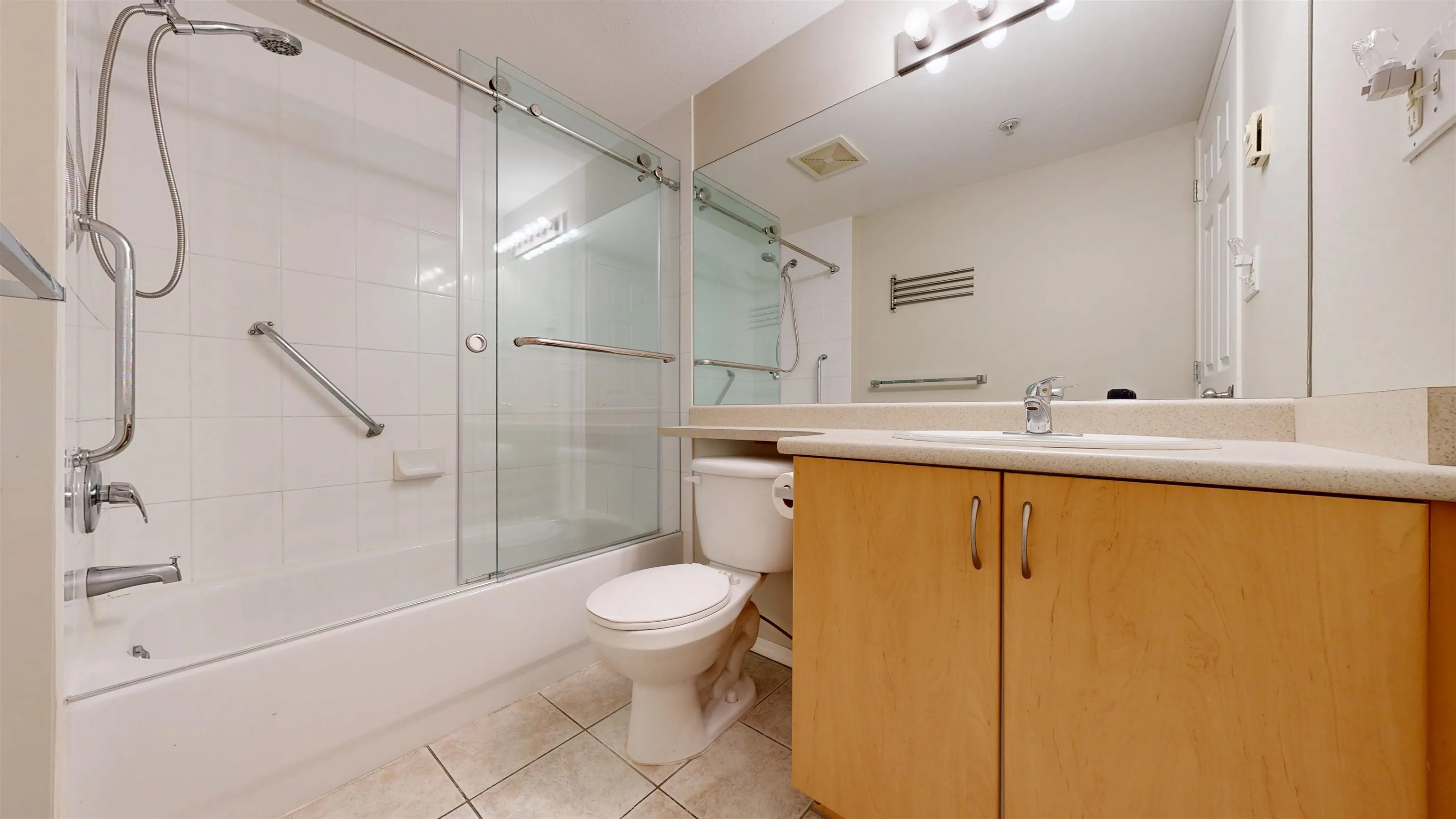 PH3 5438 Rupert Street