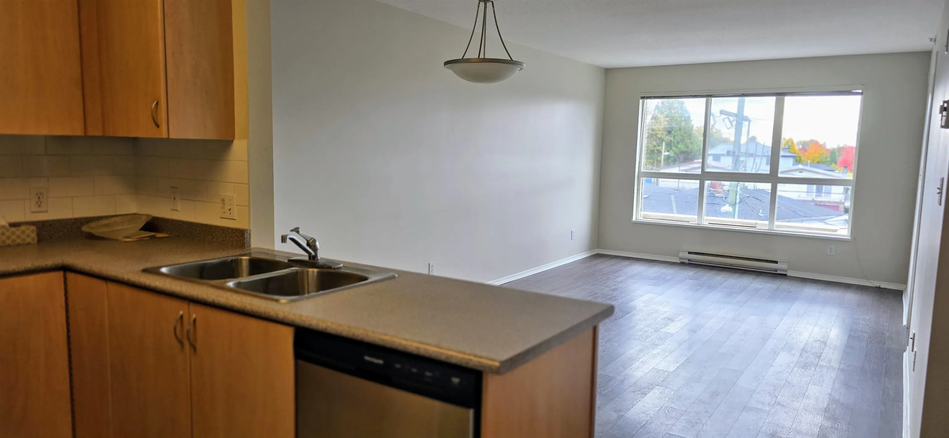 PH3 5438 Rupert Street