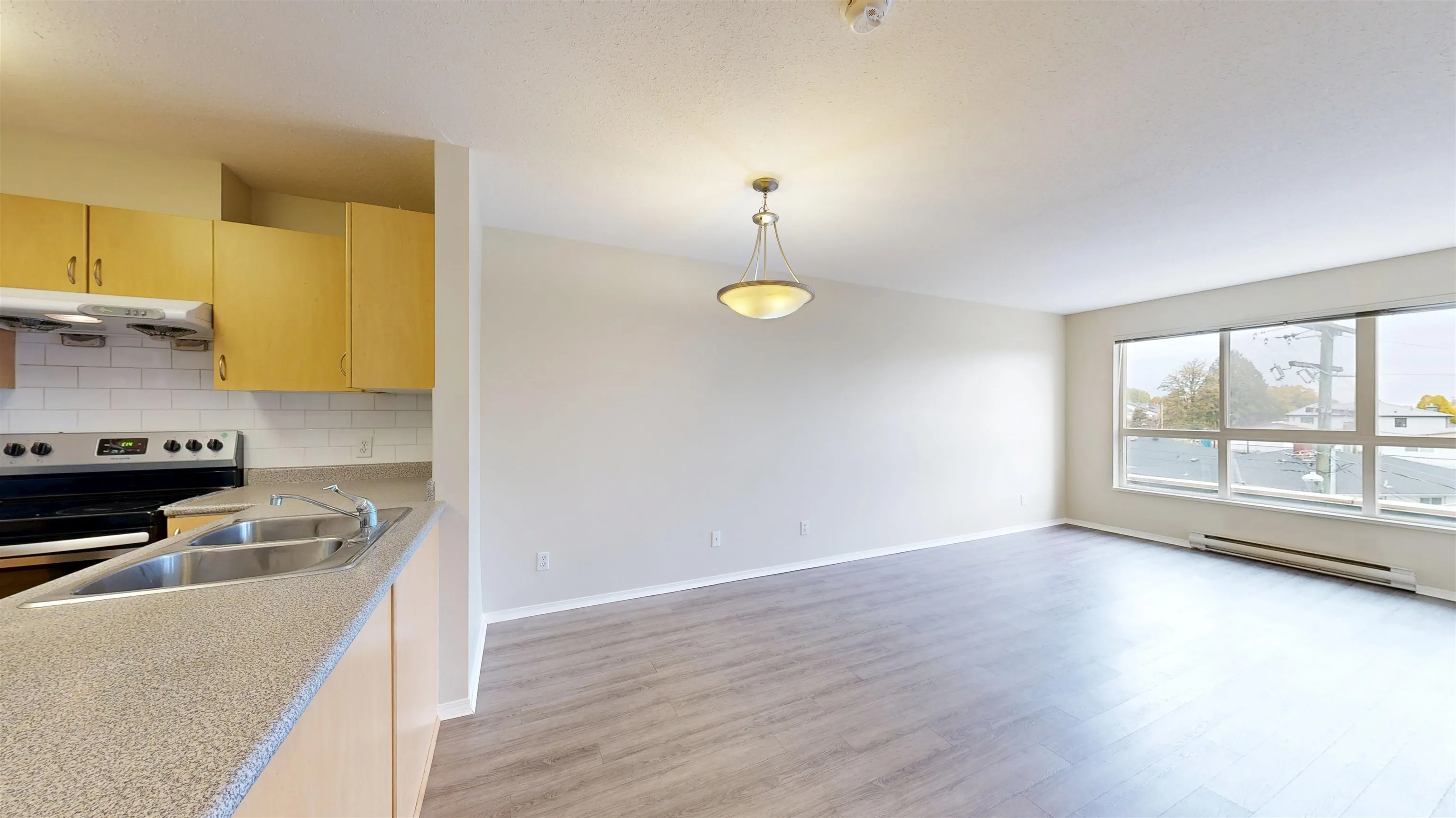 PH3 5438 Rupert Street