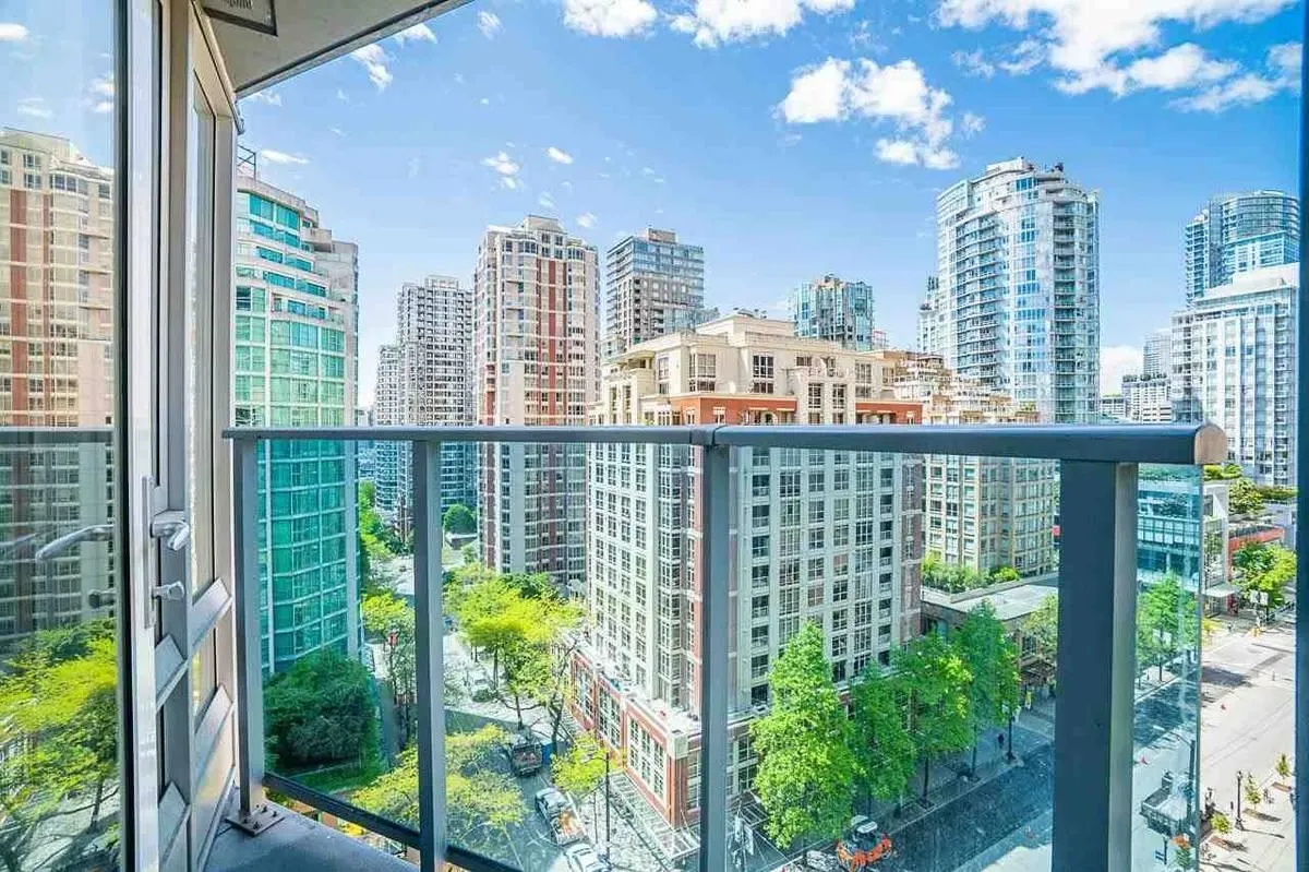 1605 788 Hamilton Street