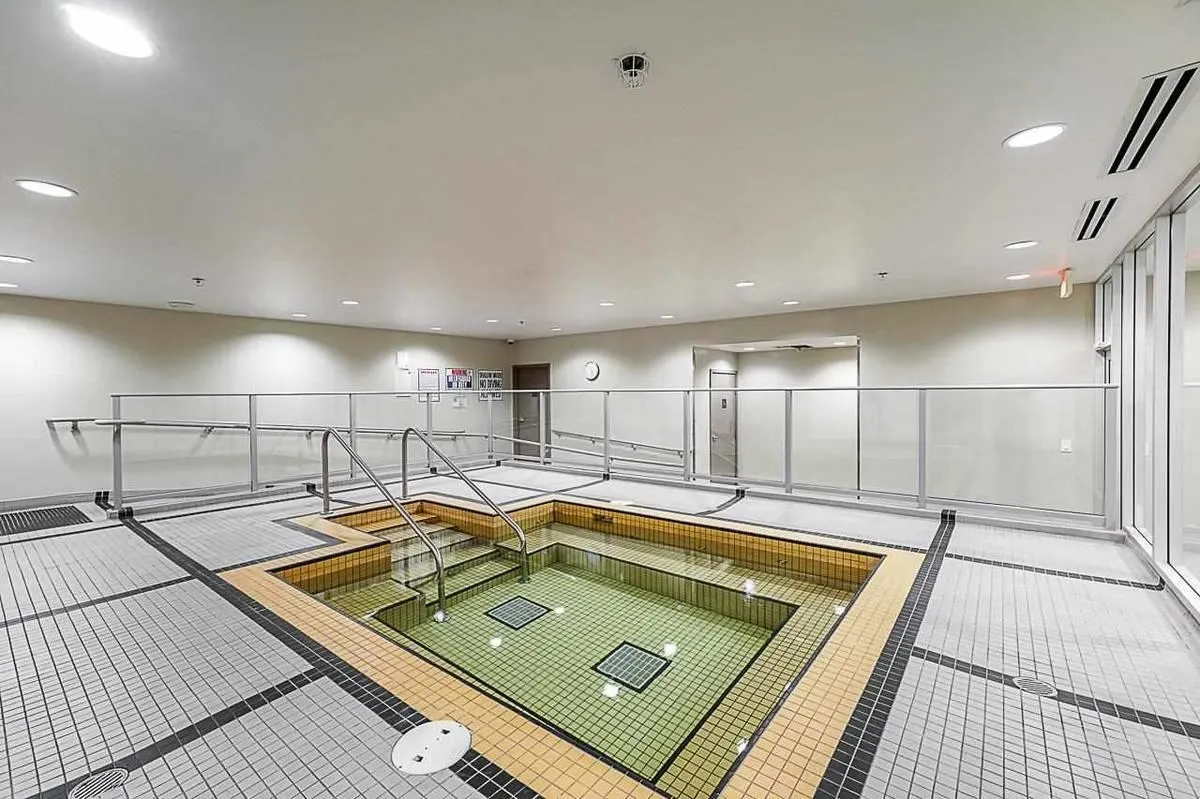 1605 788 Hamilton Street