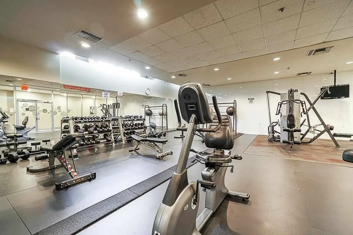 1605 788 Hamilton Street