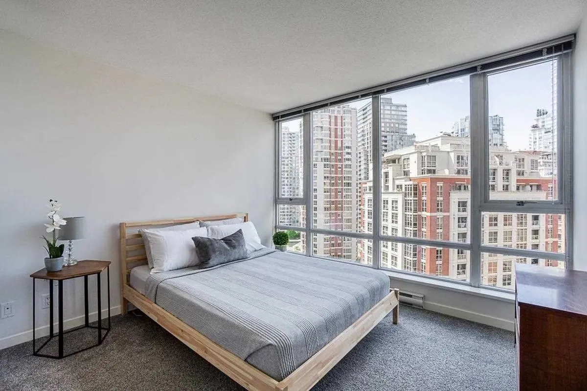 1605 788 Hamilton Street