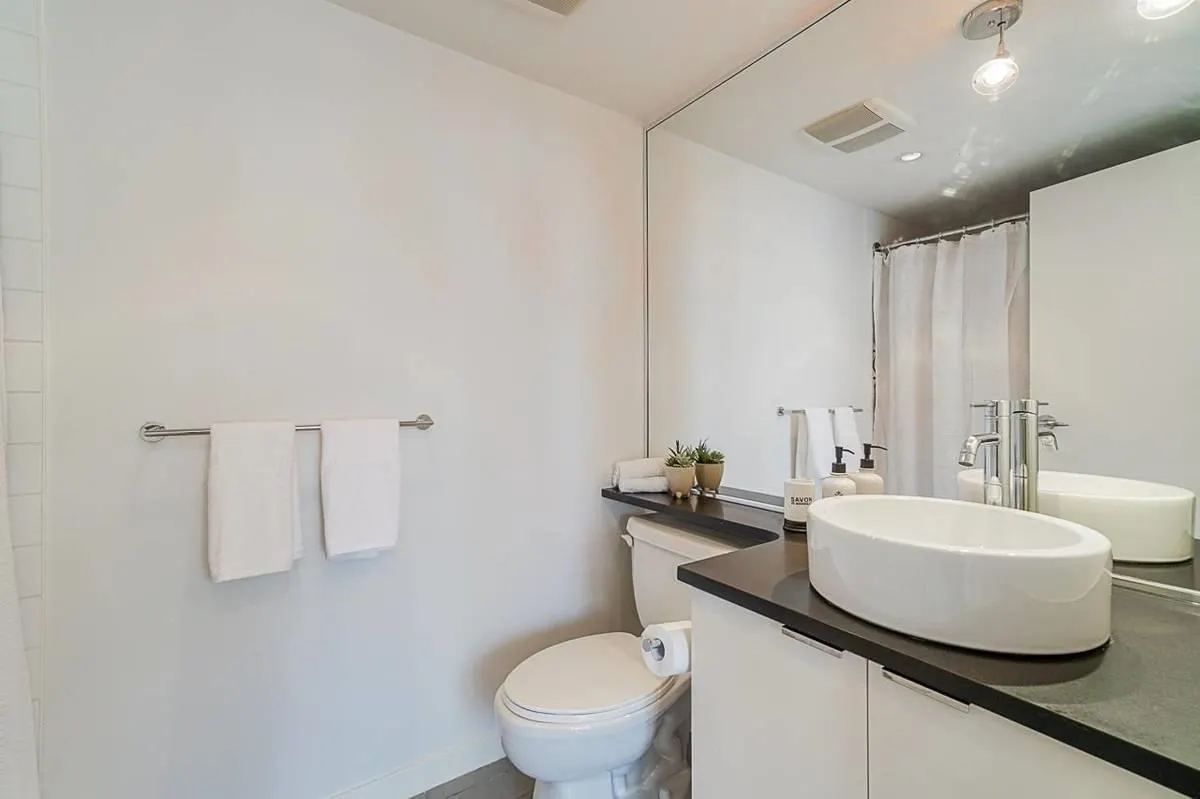 1605 788 Hamilton Street