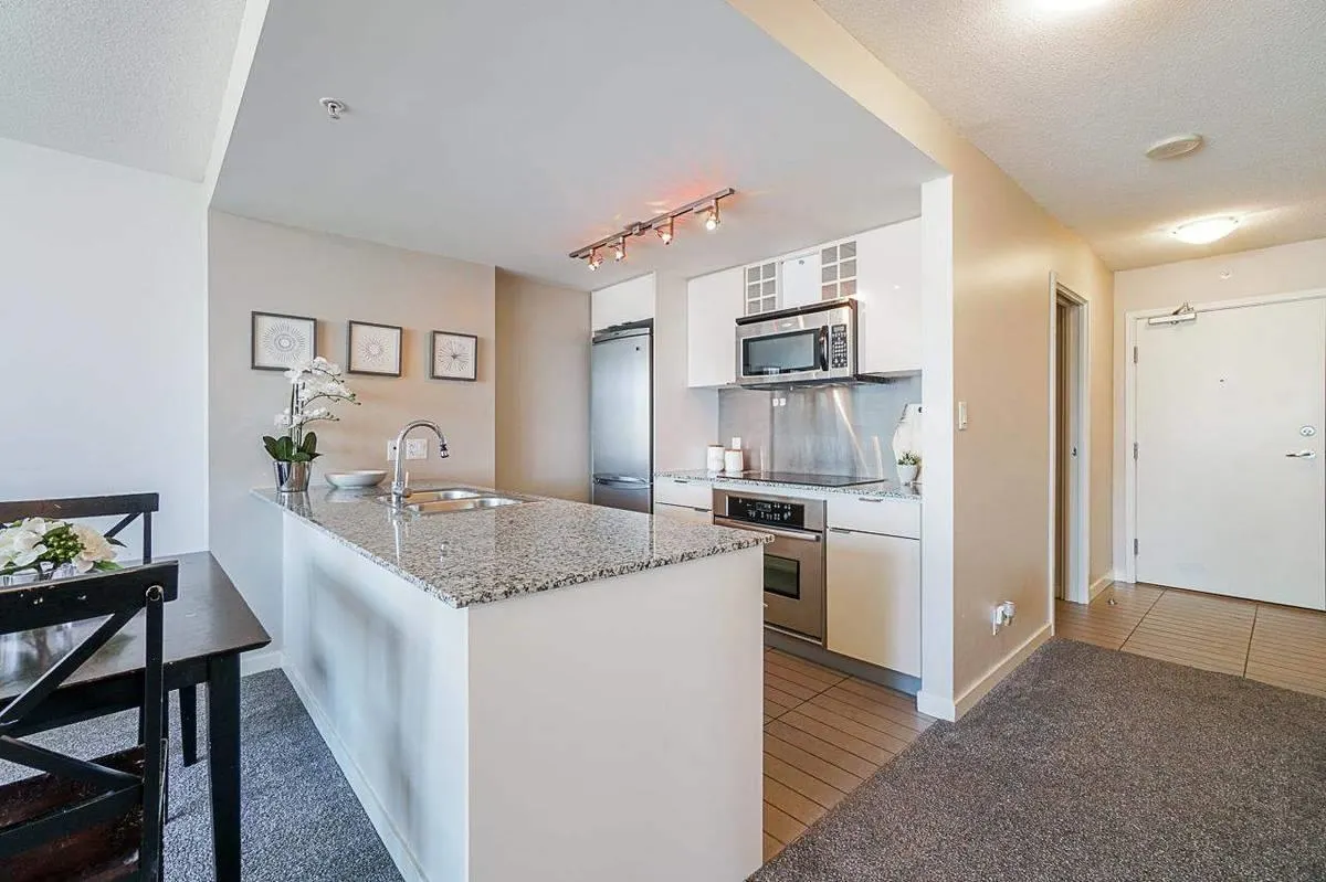 1605 788 Hamilton Street