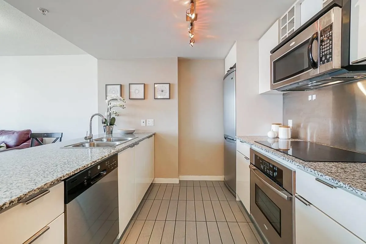 1605 788 Hamilton Street