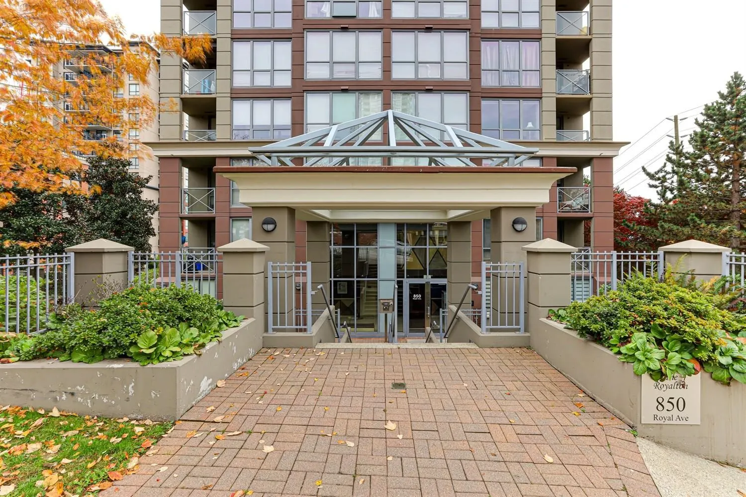 202 850 Royal Avenue