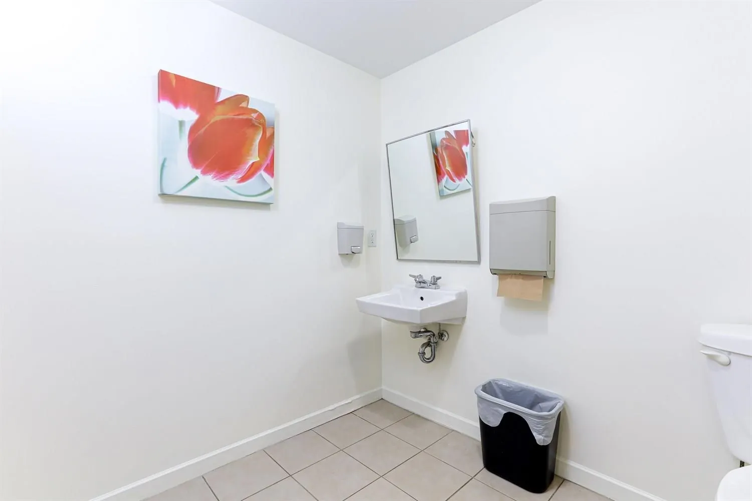 202 850 Royal Avenue