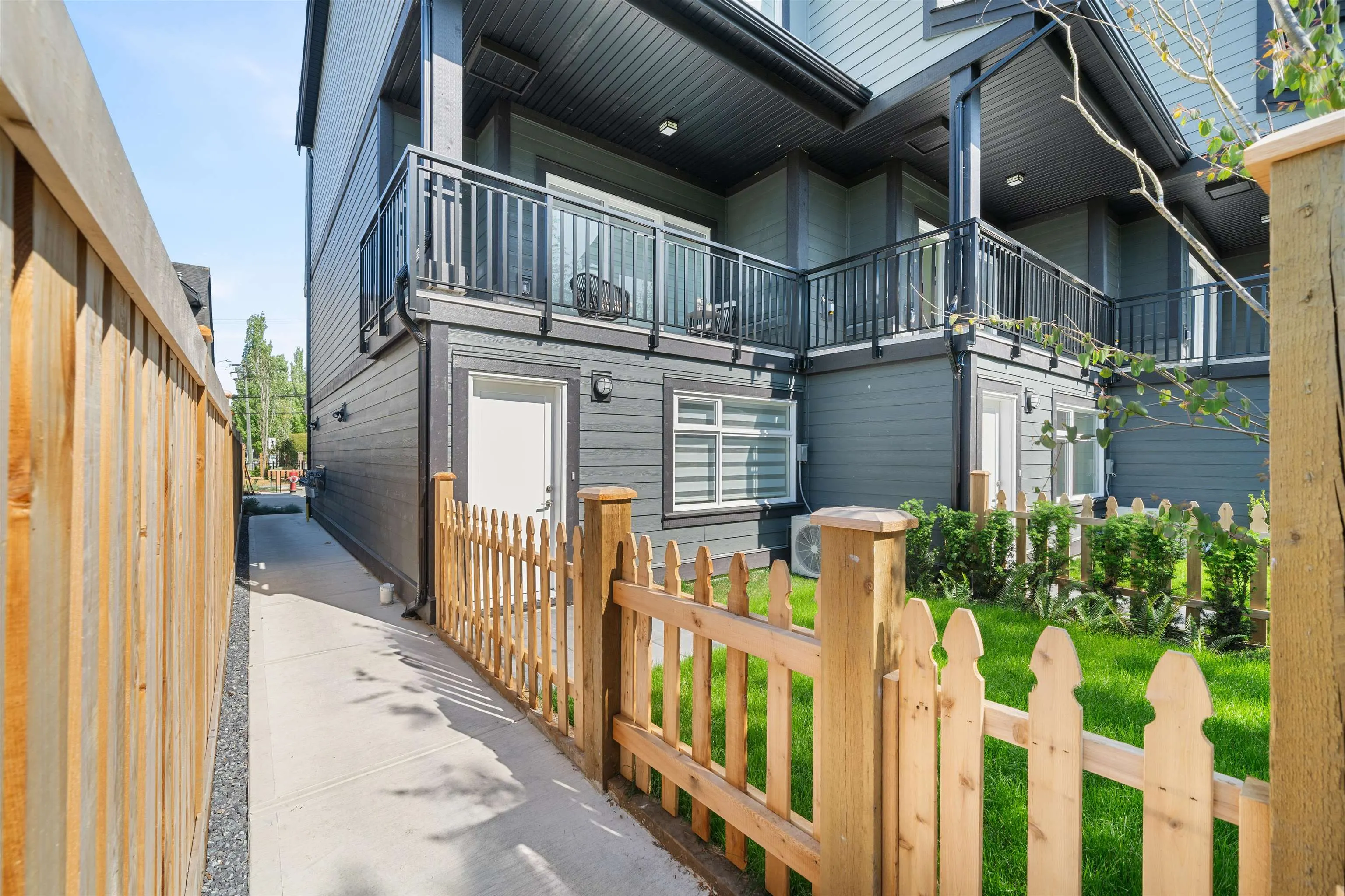 2 22551 Westminster Highway