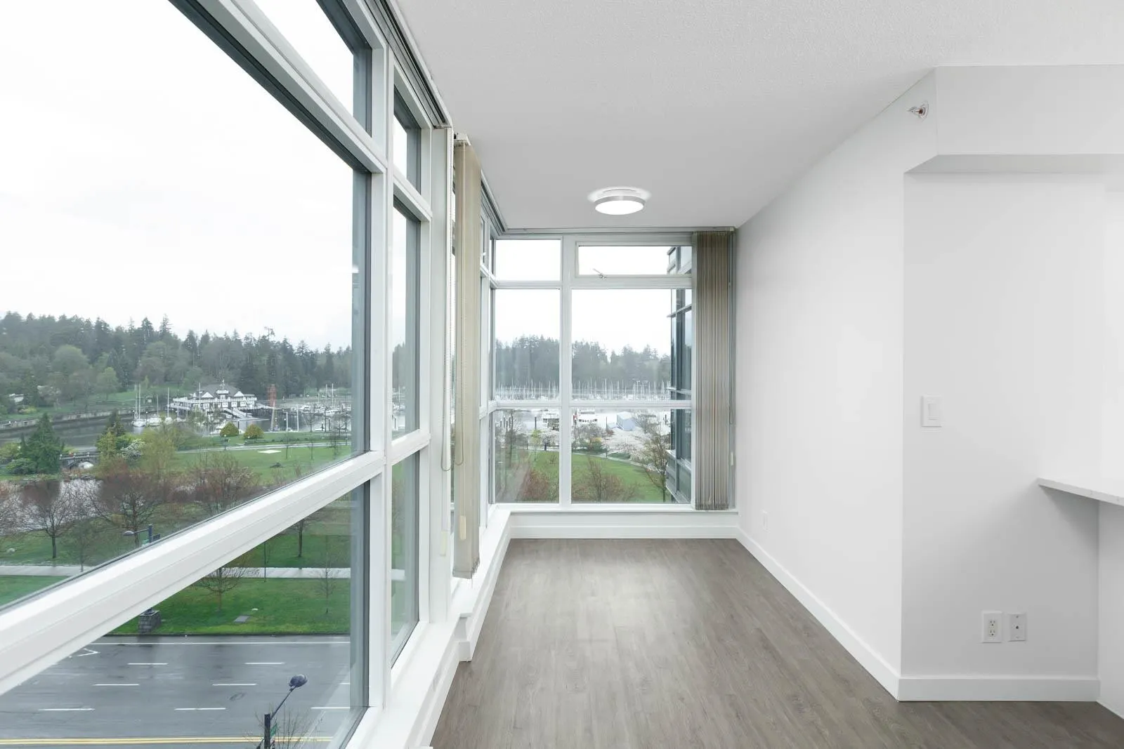 911 1889 Alberni Street