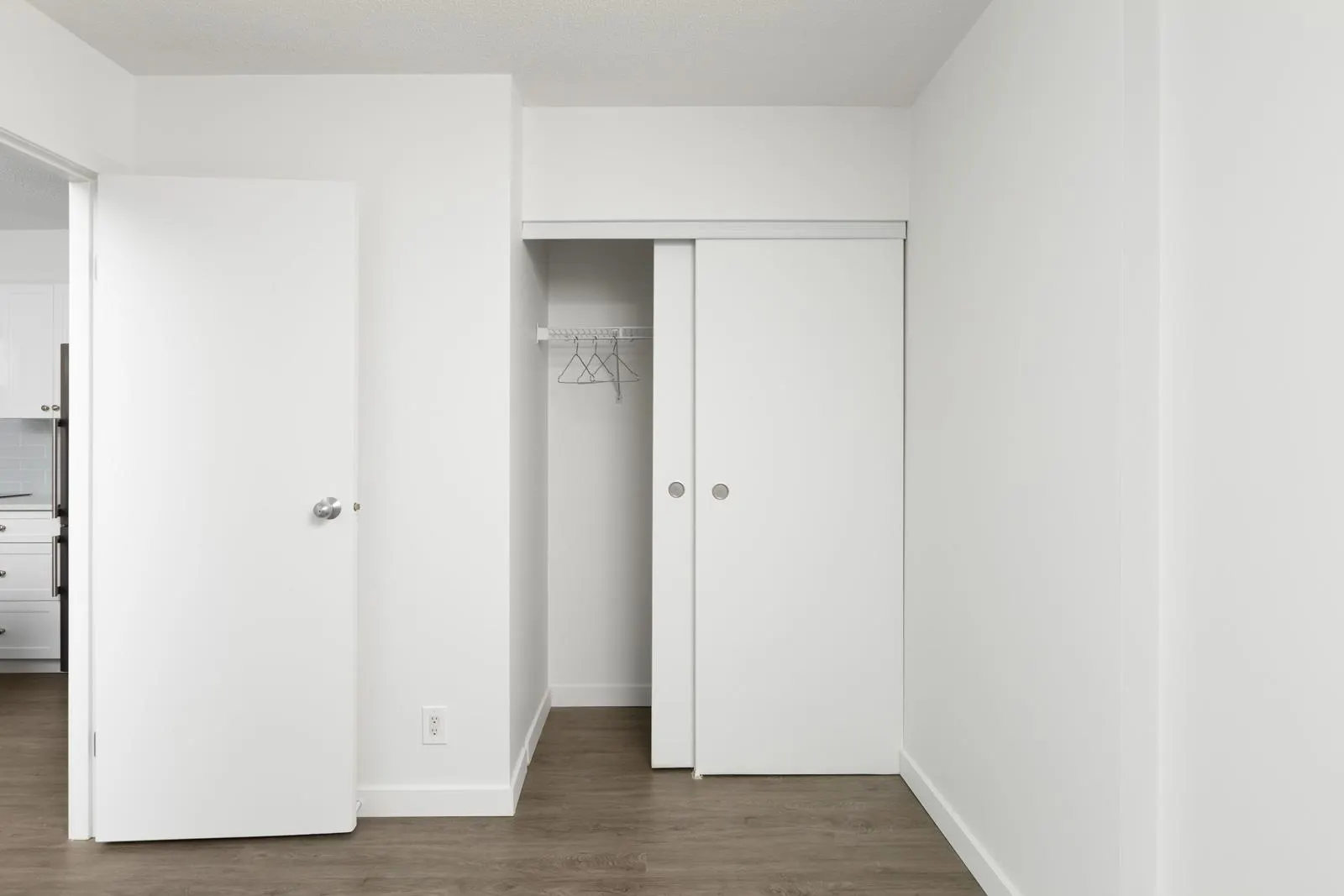 911 1889 Alberni Street