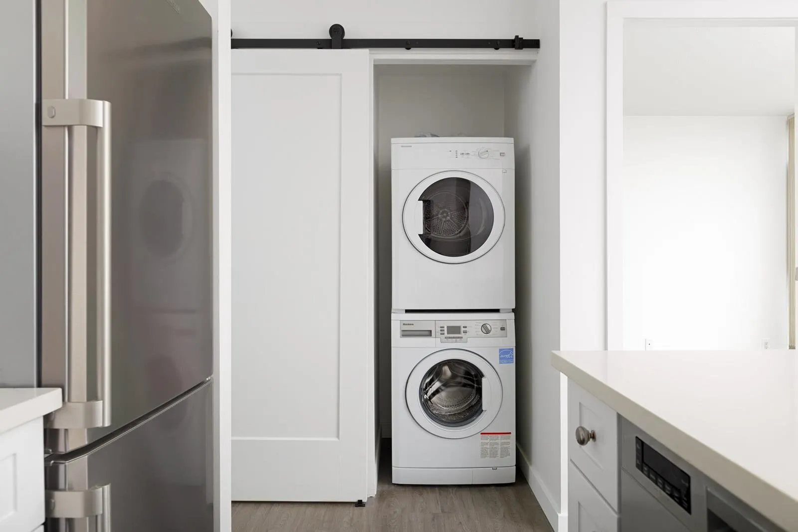 911 1889 Alberni Street