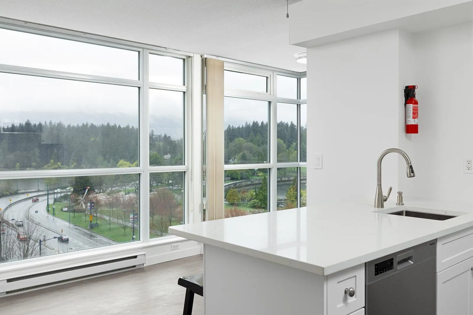 911 1889 Alberni Street