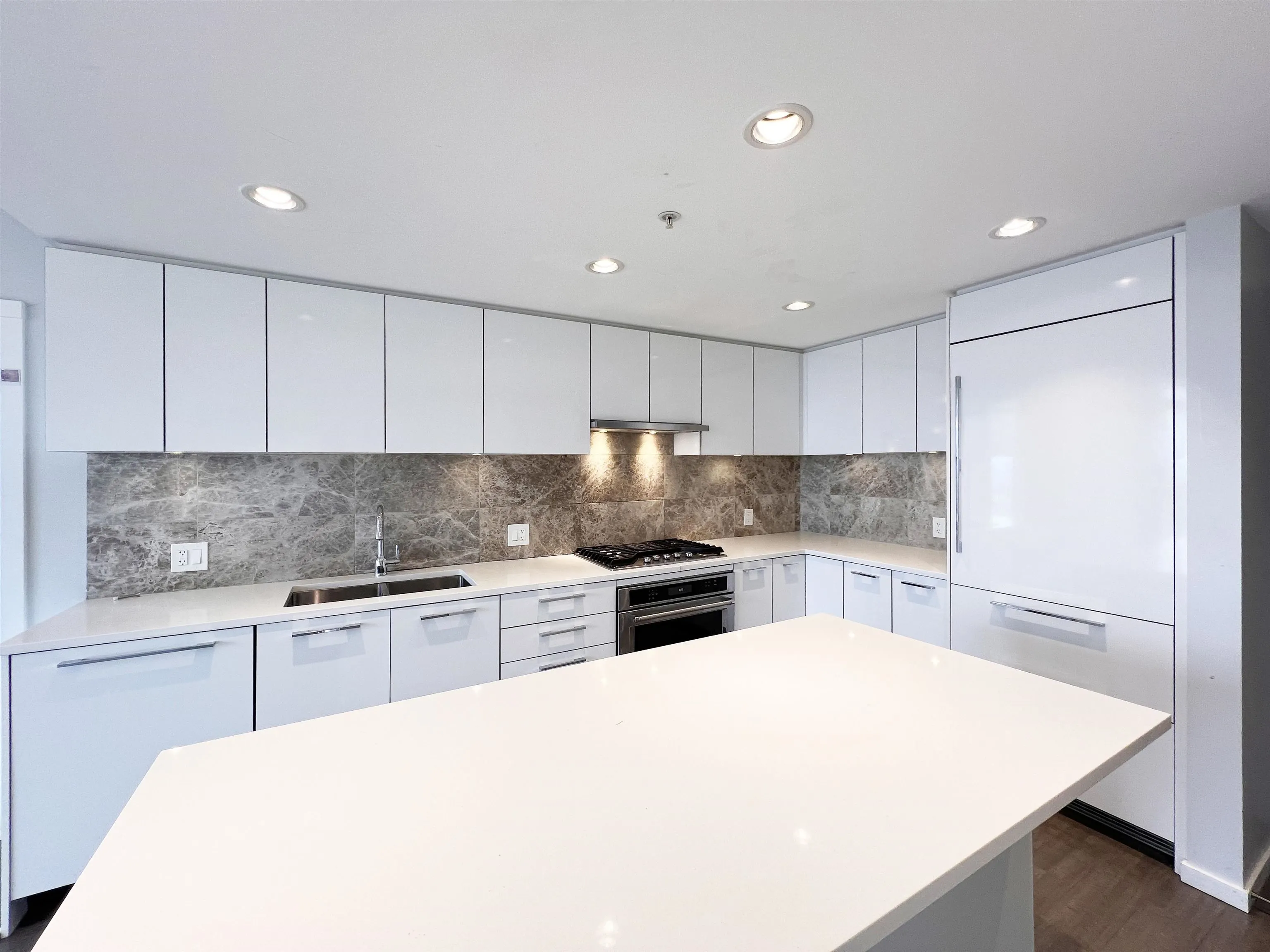 3307 6700 Dunblane Avenue