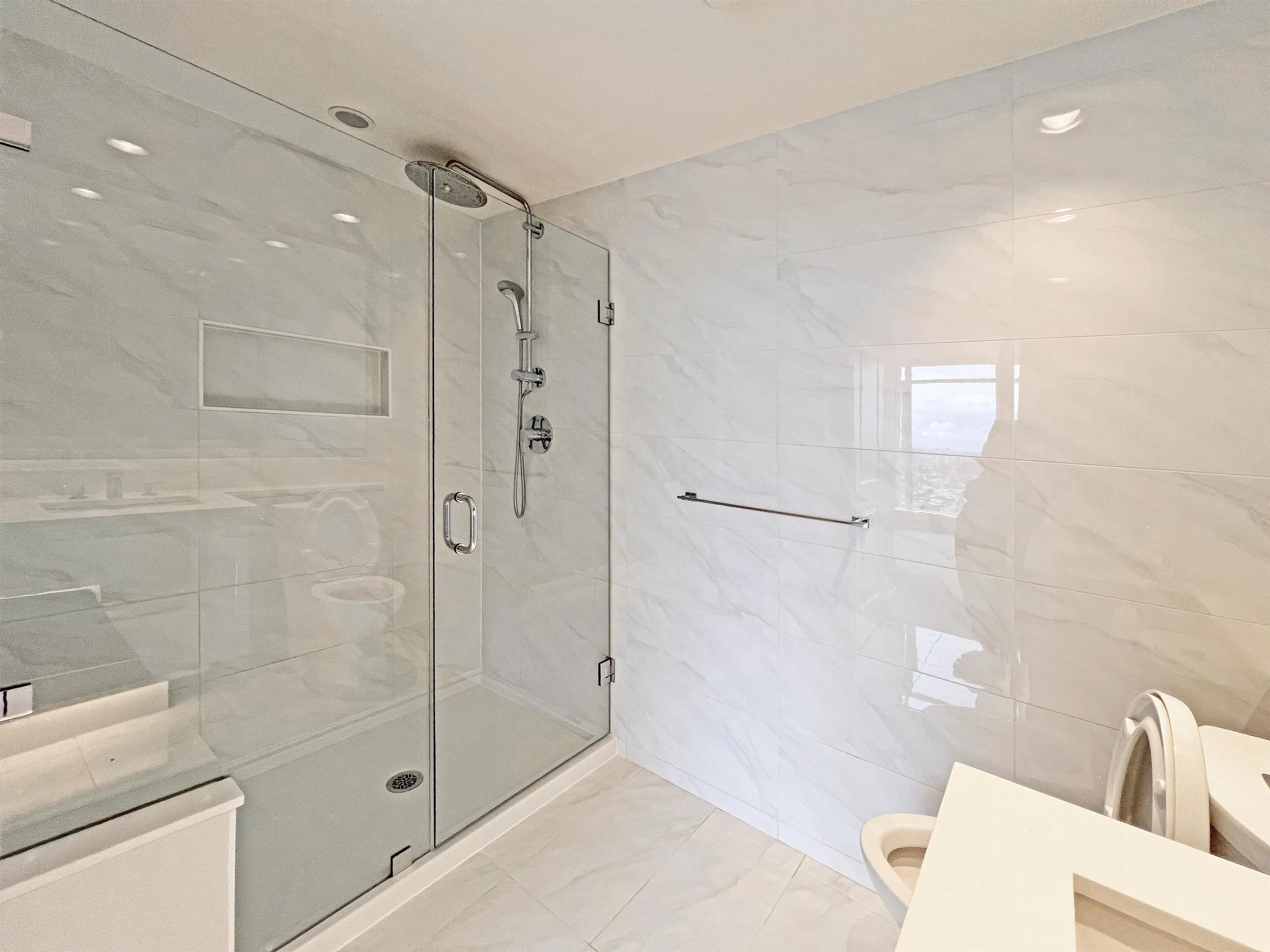 3307 6700 Dunblane Avenue