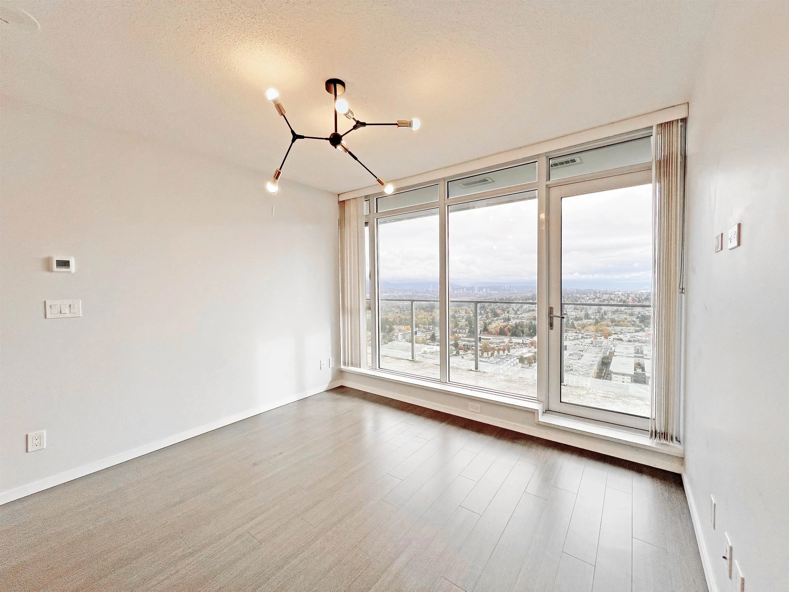 3307 6700 Dunblane Avenue