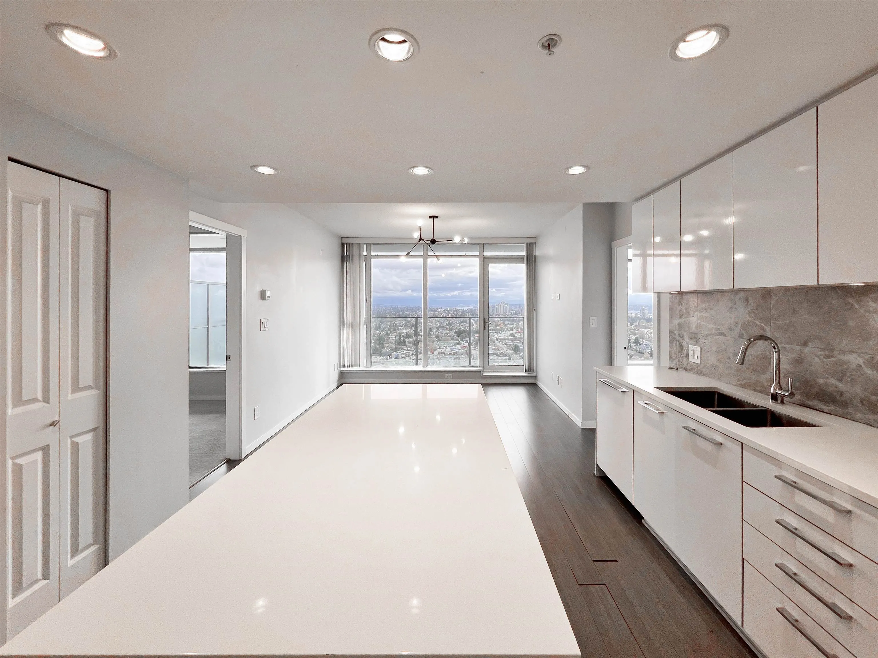 3307 6700 Dunblane Avenue