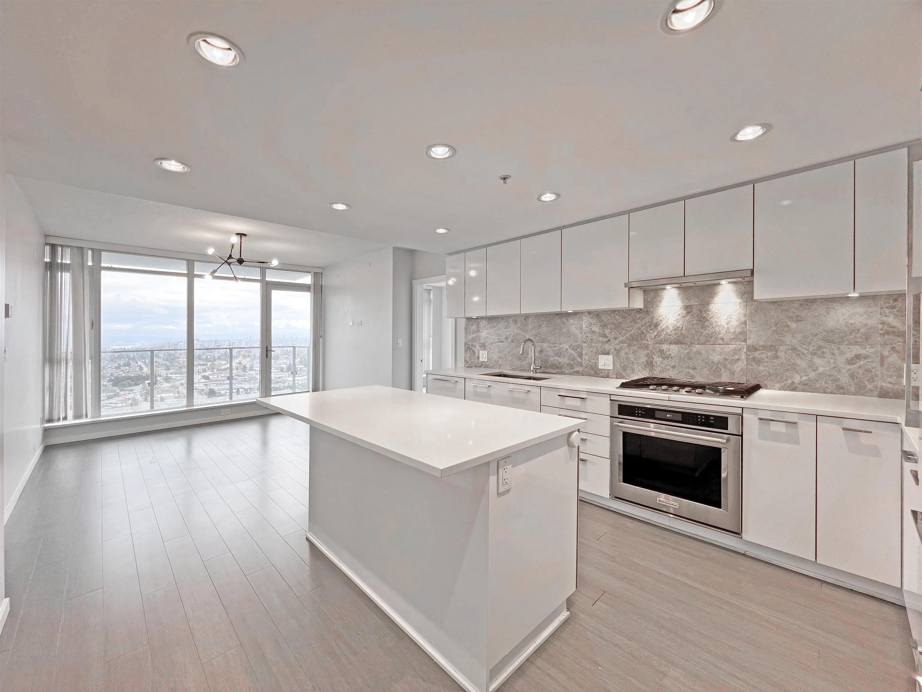 3307 6700 Dunblane Avenue