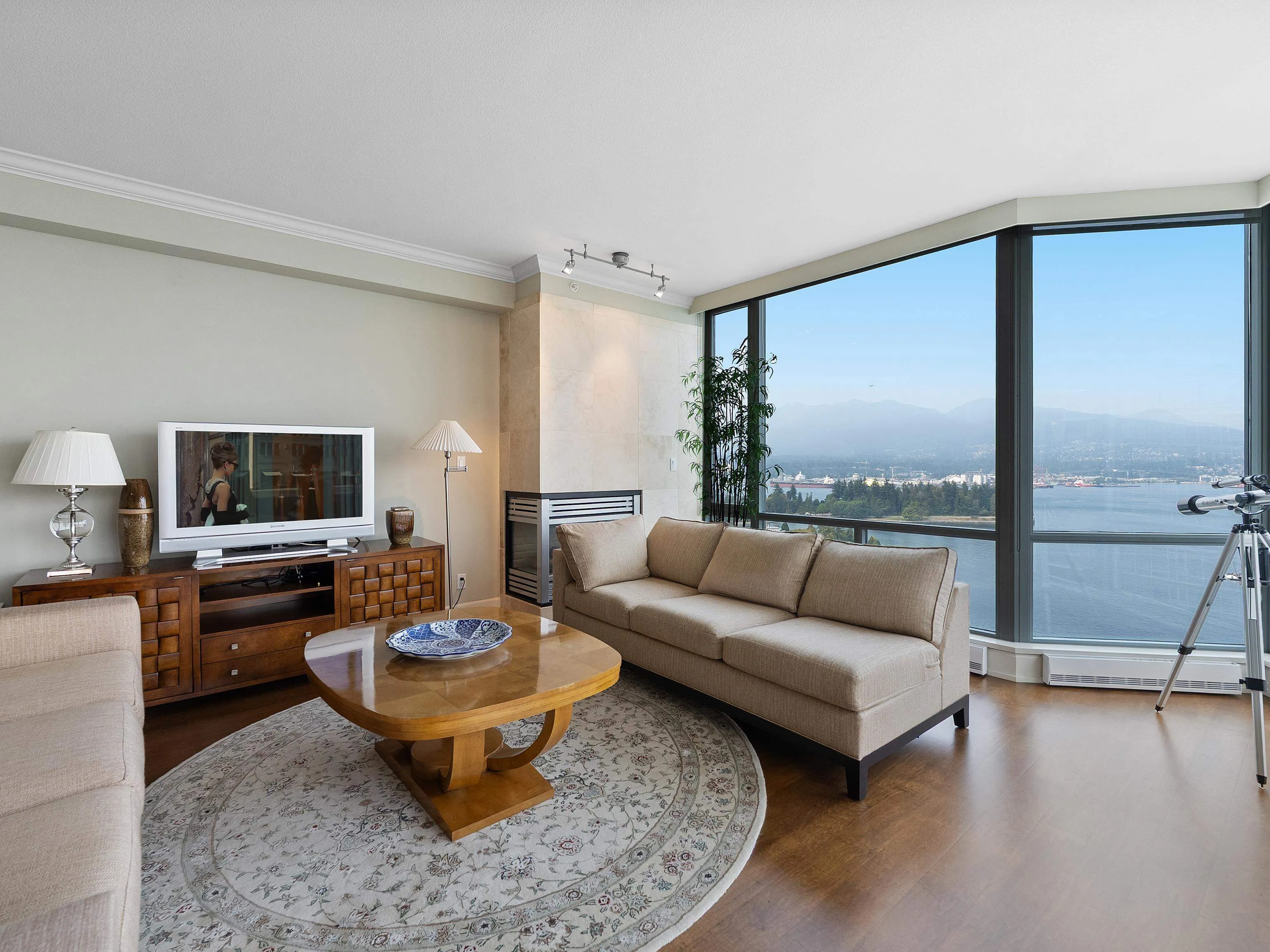 2502 323 Jervis Street