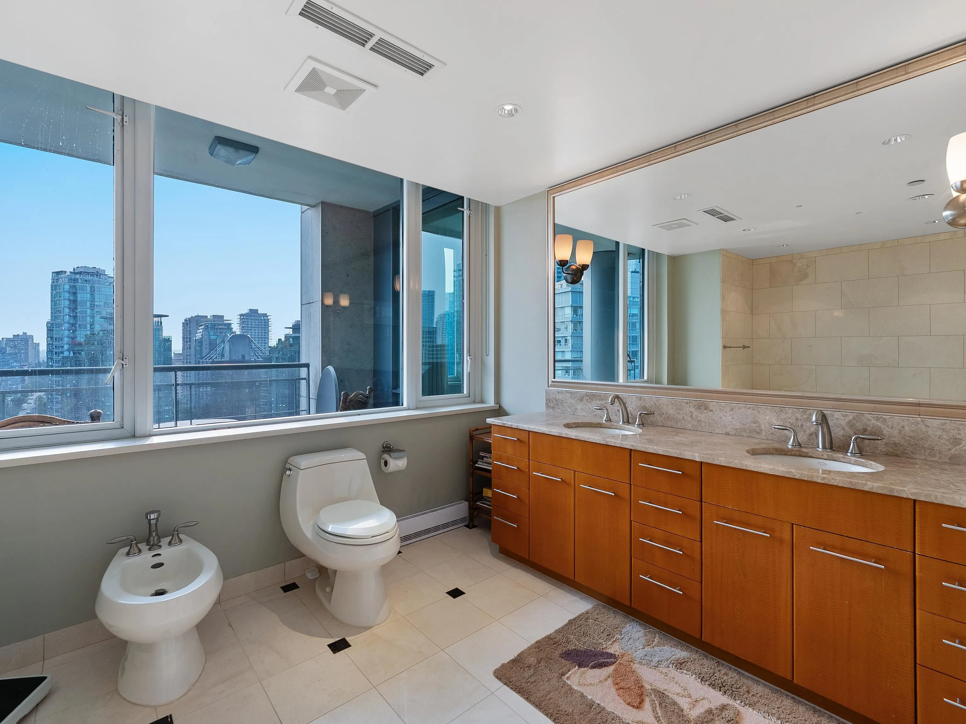 2502 323 Jervis Street