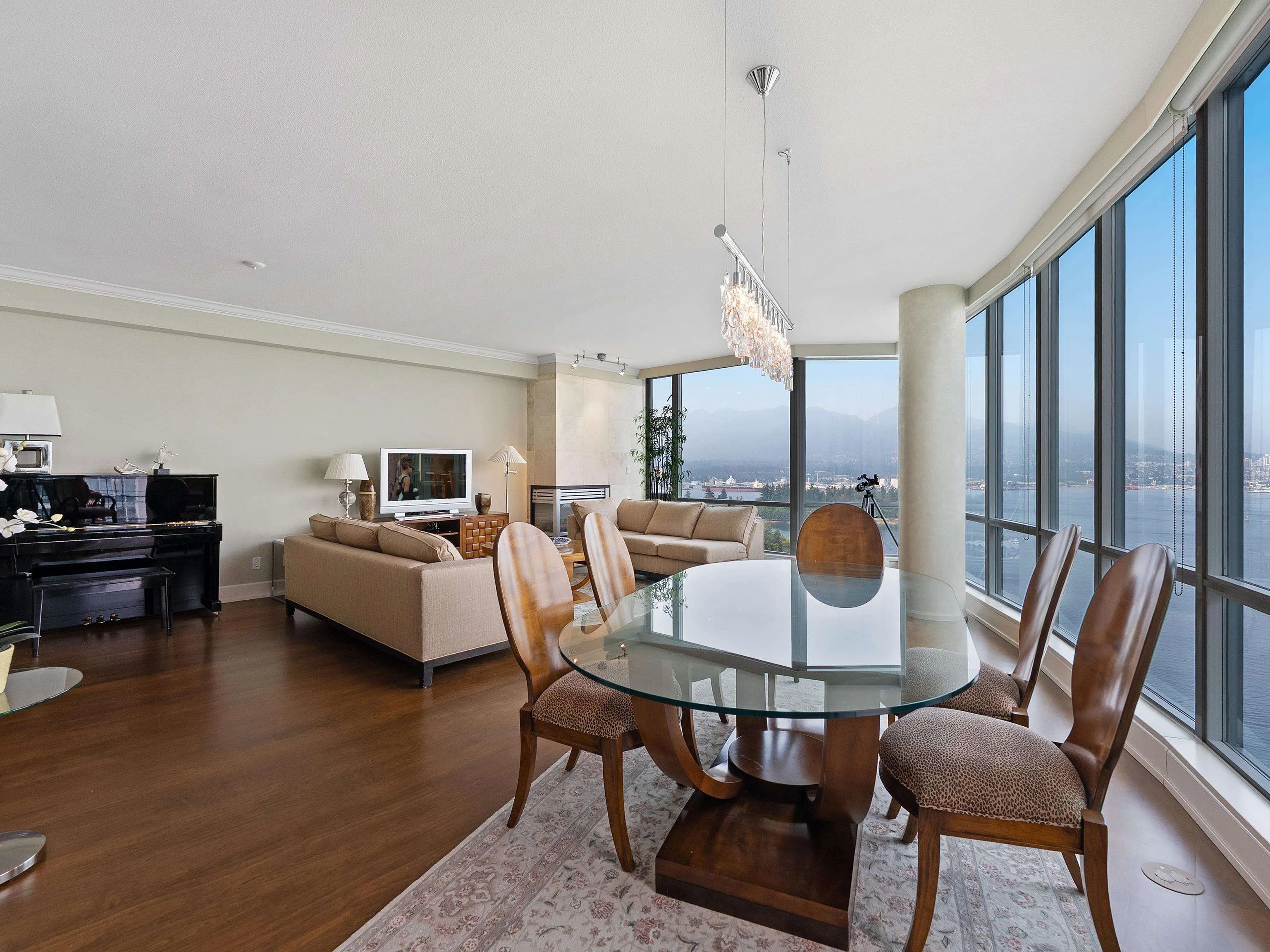 2502 323 Jervis Street