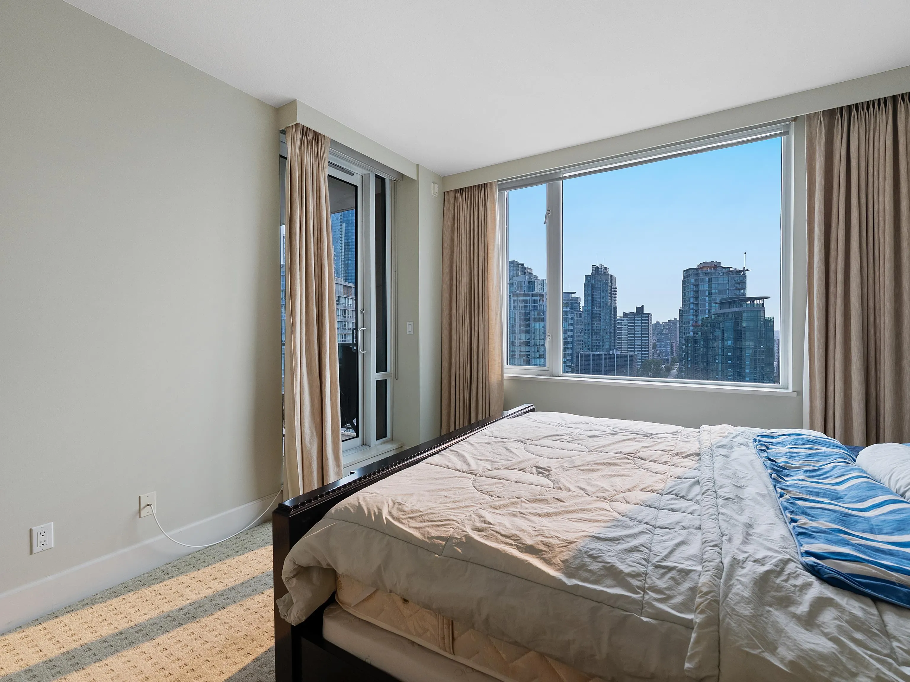 2502 323 Jervis Street