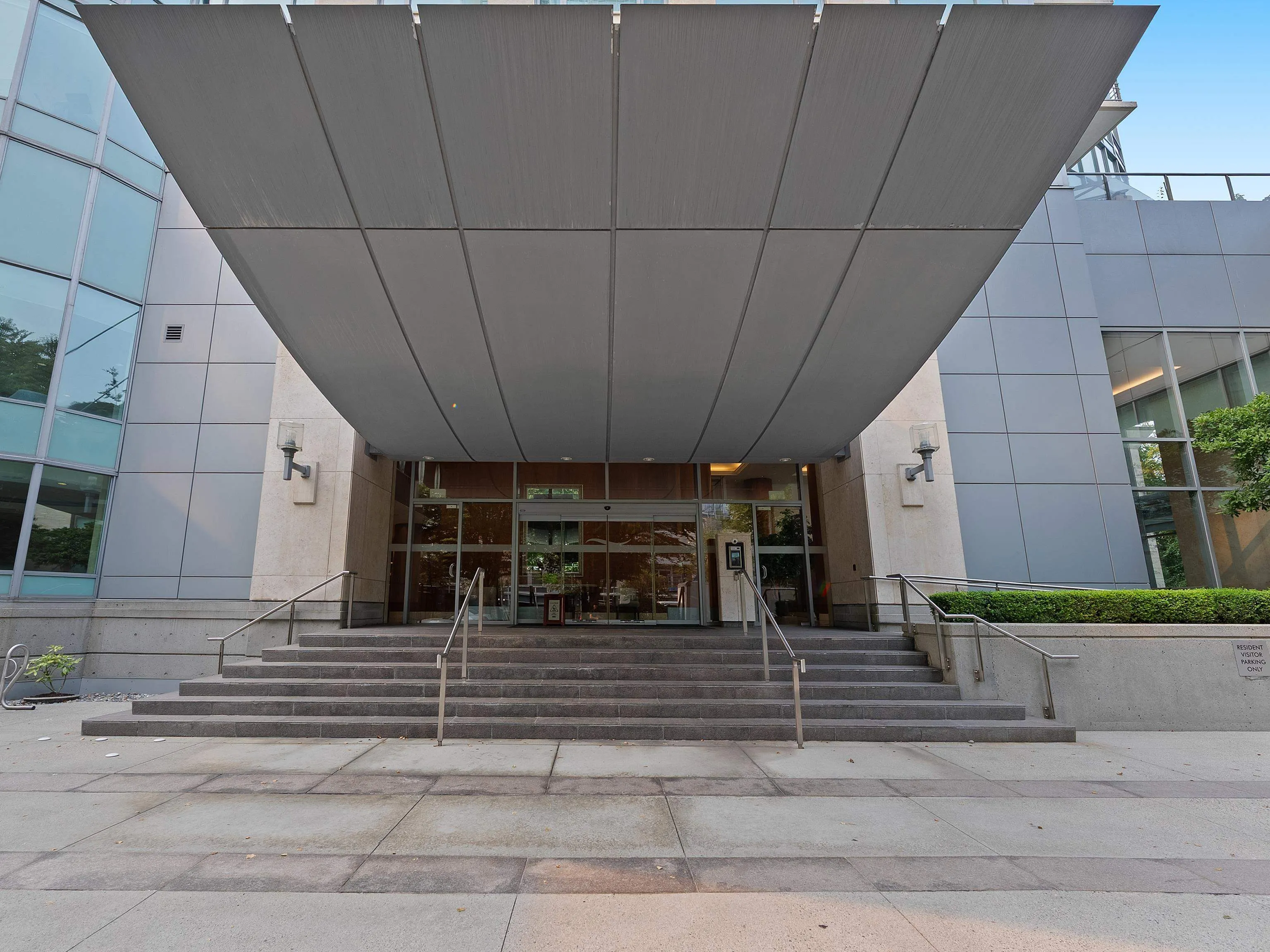 2502 323 Jervis Street