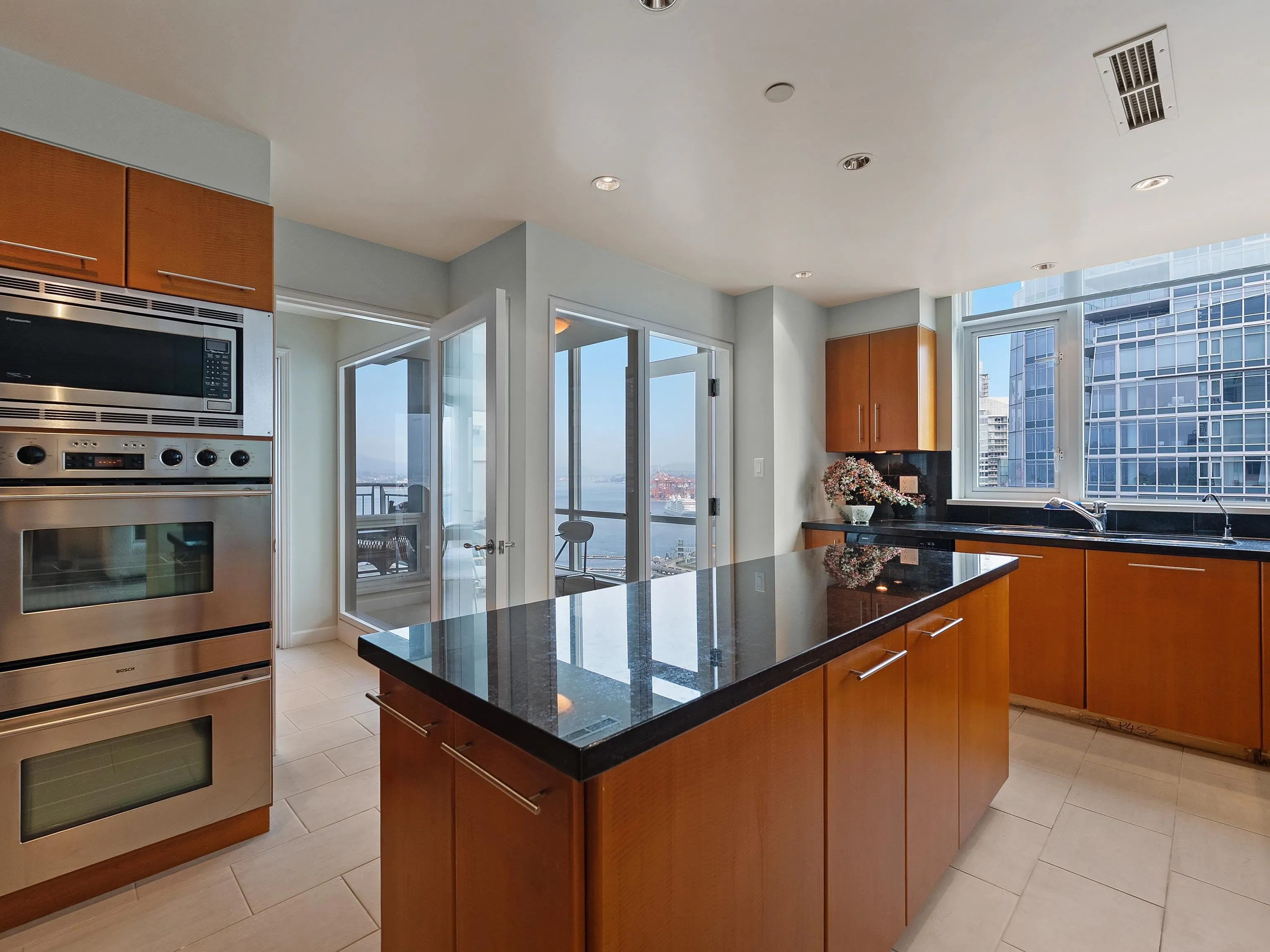 2502 323 Jervis Street