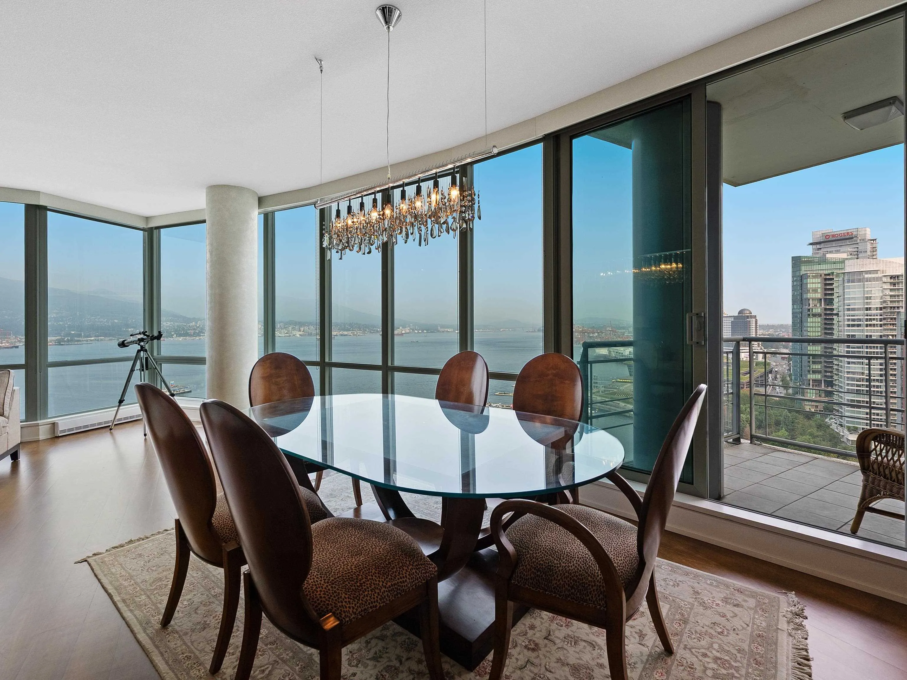 2502 323 Jervis Street