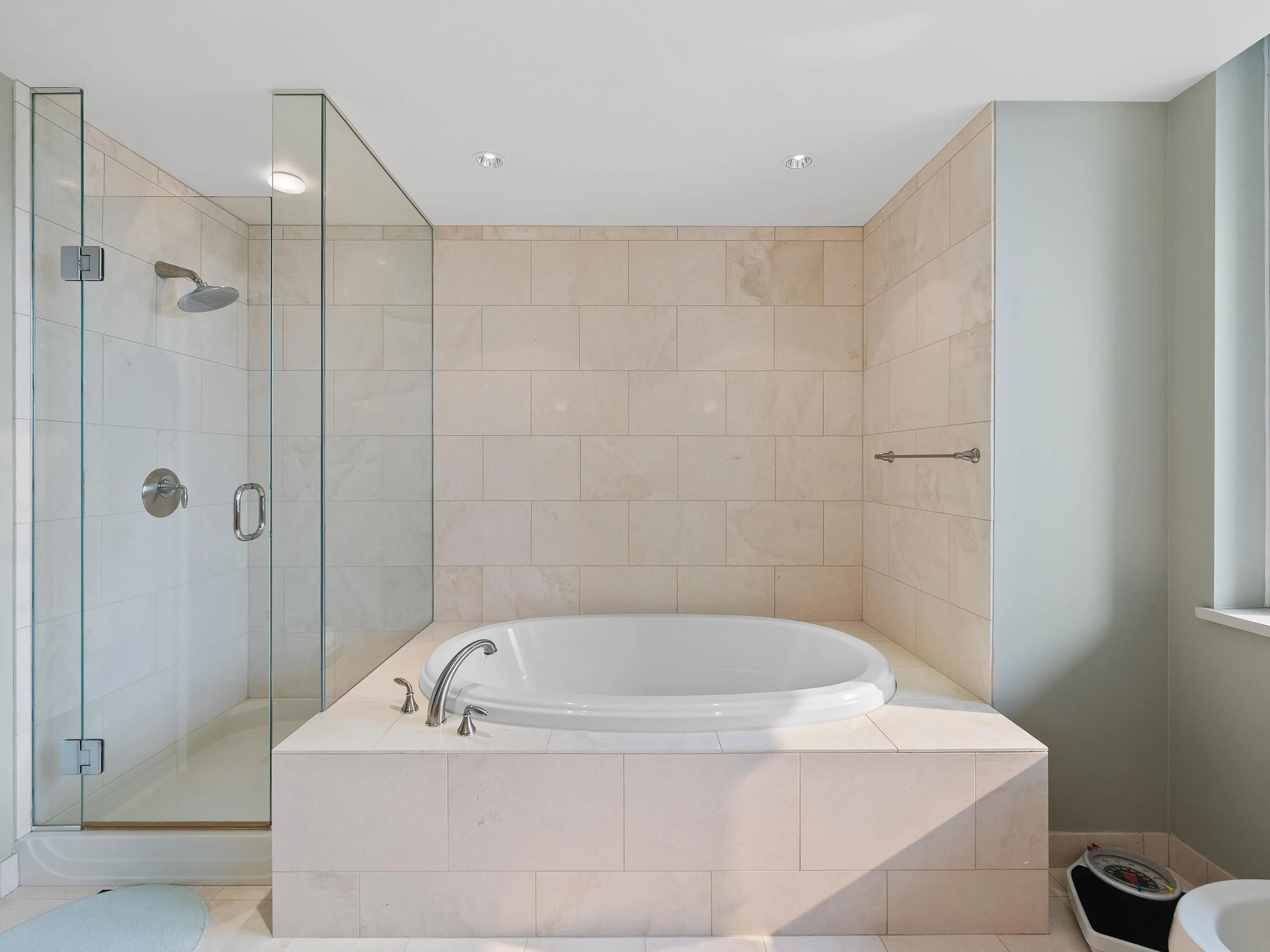 2502 323 Jervis Street