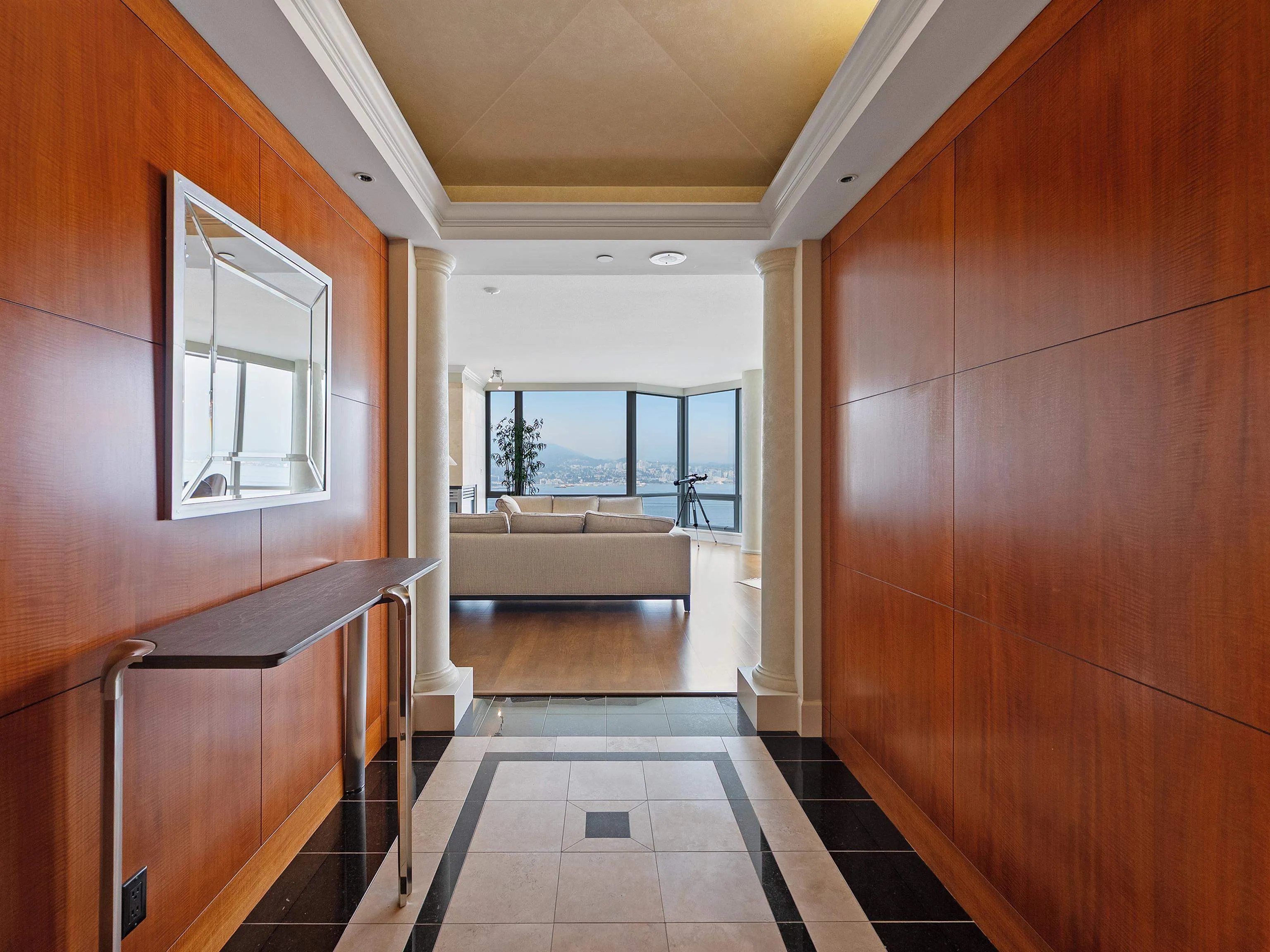 2502 323 Jervis Street