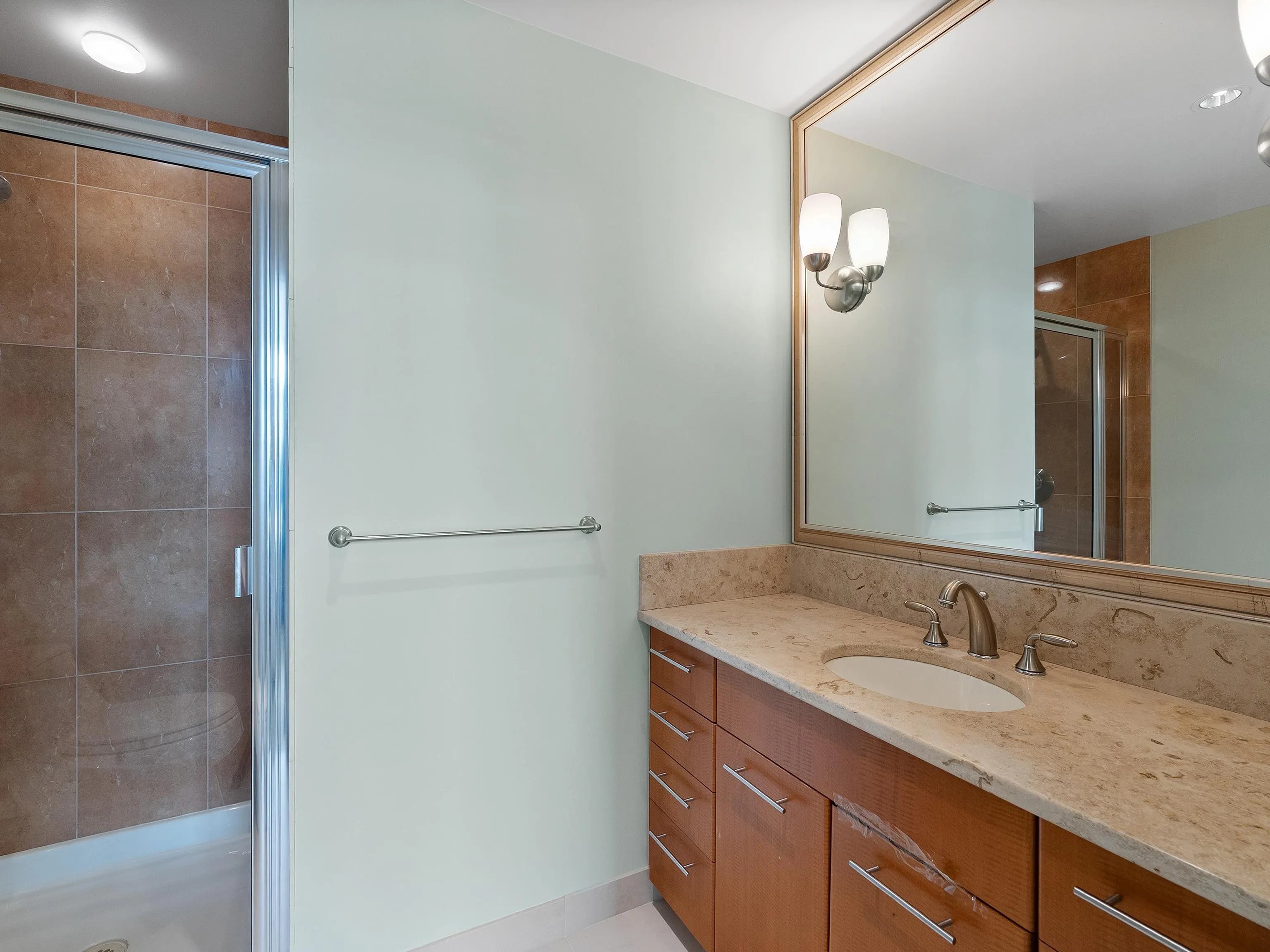 2502 323 Jervis Street