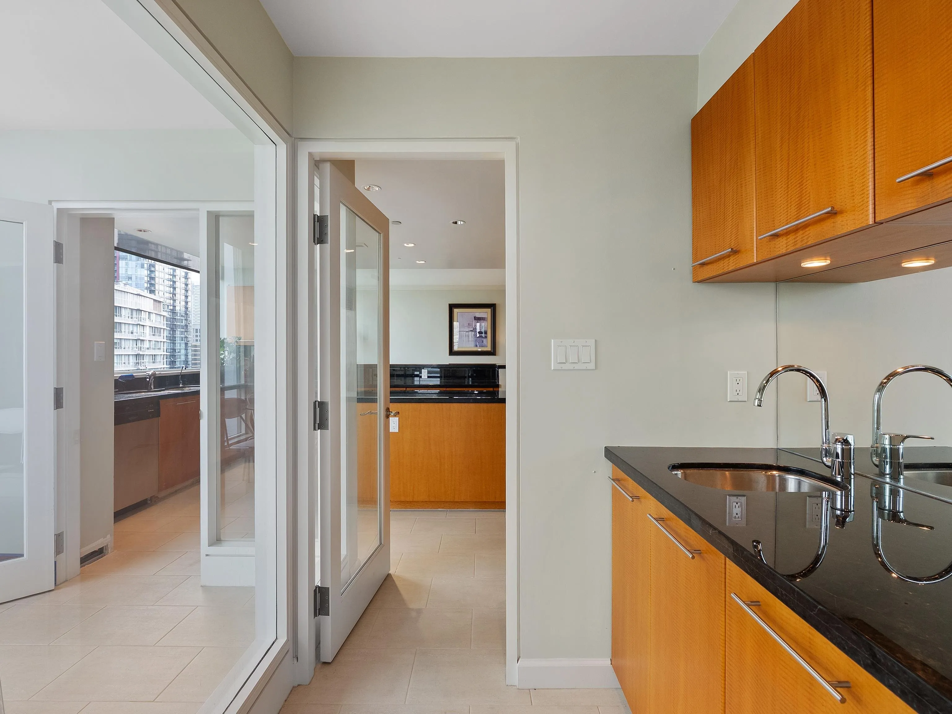 2502 323 Jervis Street