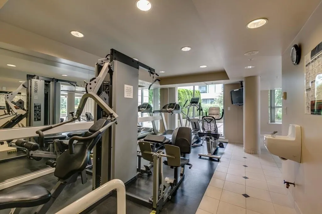 1004 160 E 13th Street