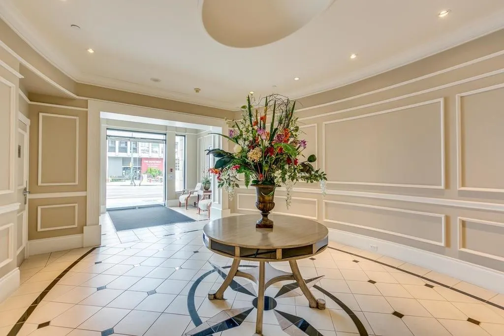 1004 160 E 13th Street