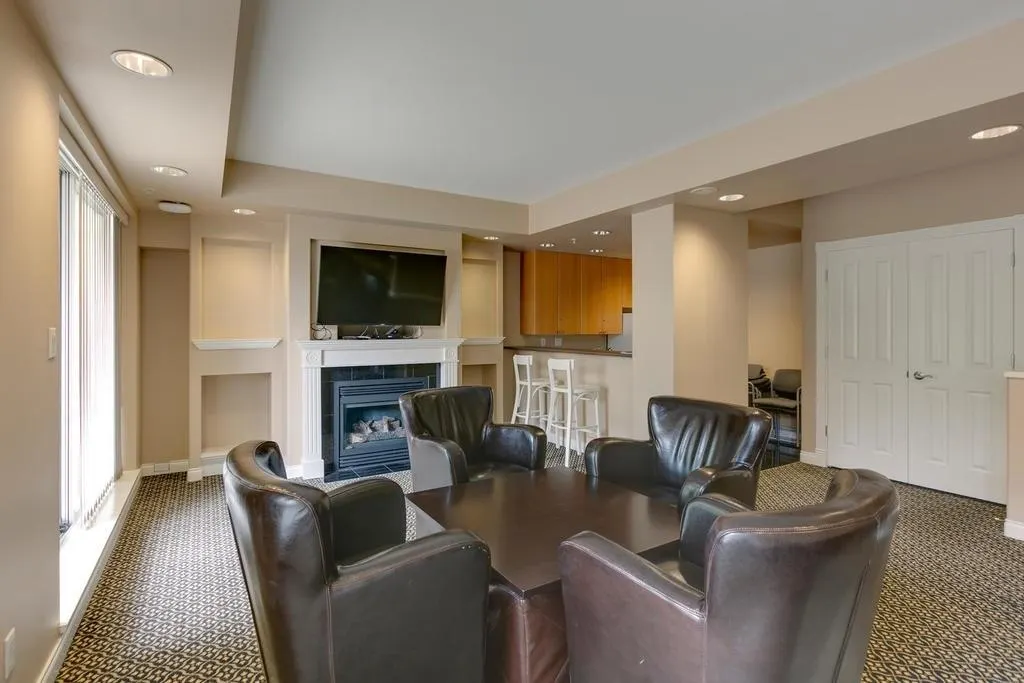 1004 160 E 13th Street